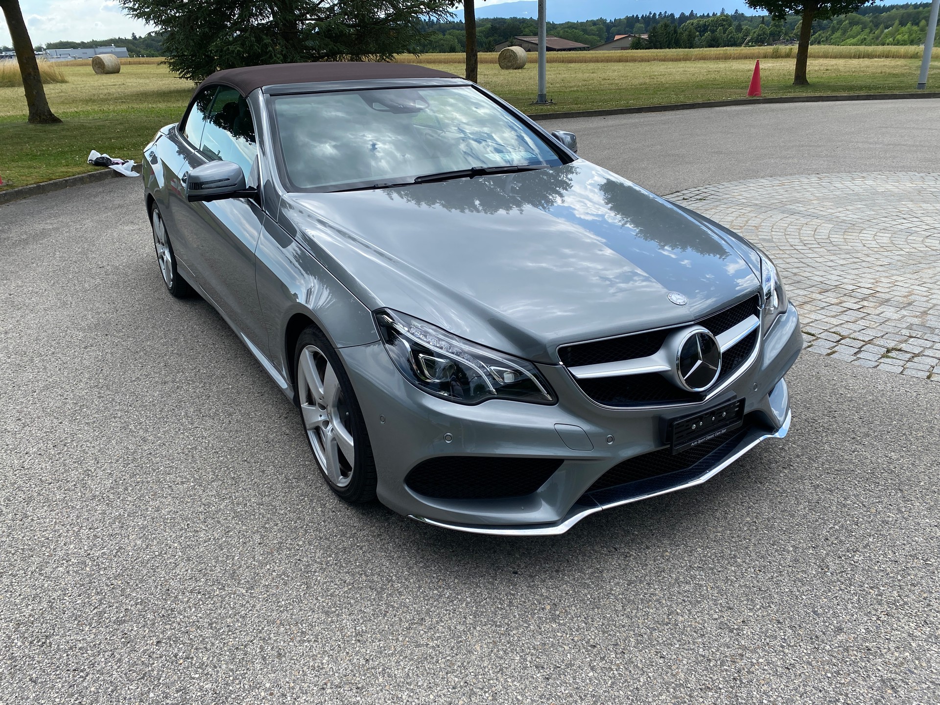 MERCEDES-BENZ E 500 Cabriolet 1er main PN CHF 127800.- Cuir marron - Toile de capote marron (8R89)-image-1