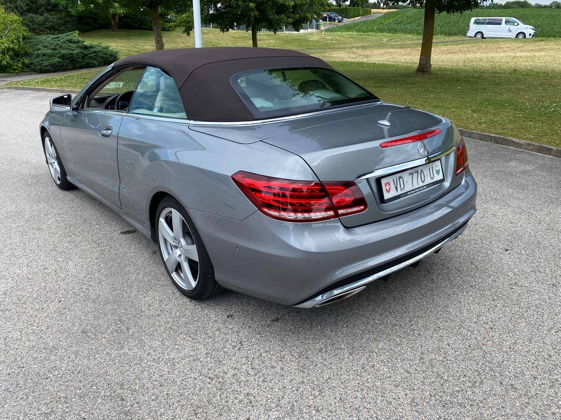 MERCEDES-BENZ E 500 Cabriolet 1er main PN CHF 127800.- Cuir marron - Toile de capote marron (8R89)-image-6