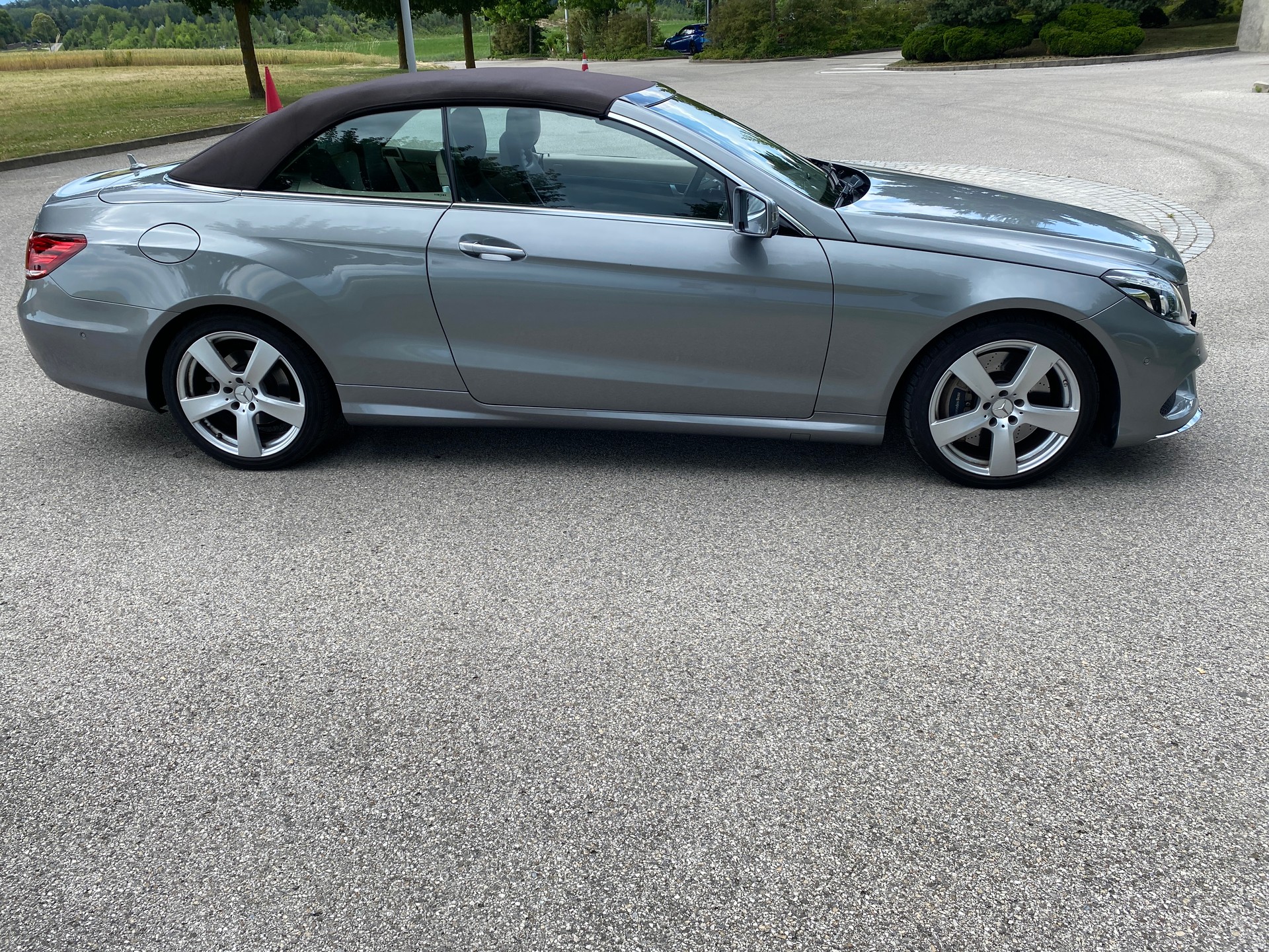 MERCEDES-BENZ E 500 Cabriolet 1er main PN CHF 127800.- Cuir marron - Toile de capote marron (8R89)-image-4