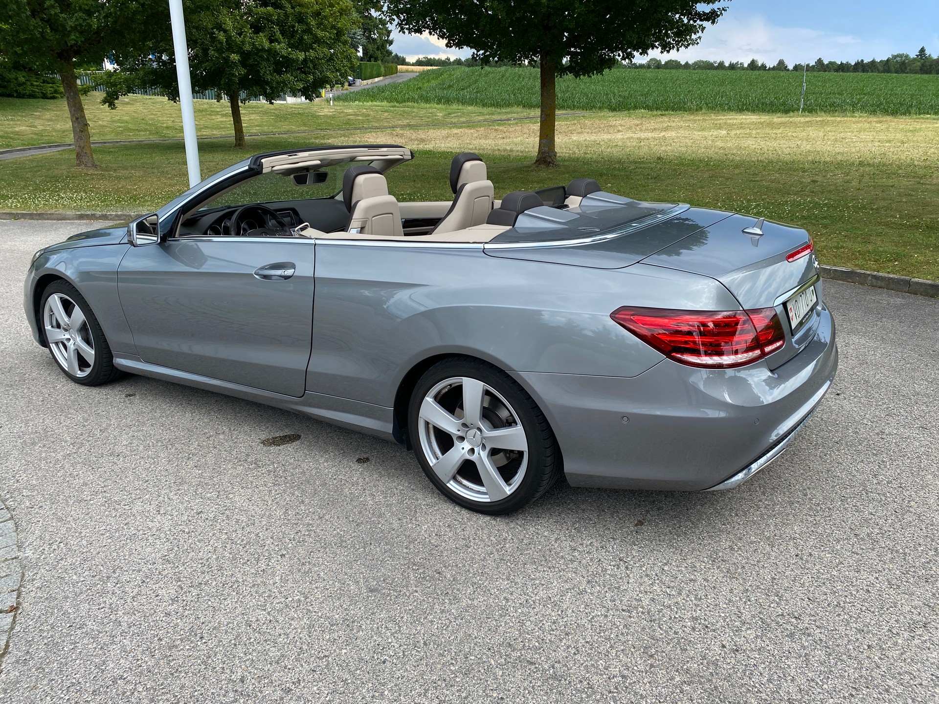 MERCEDES-BENZ E 500 Cabriolet 1er main PN CHF 127800.- Cuir marron - Toile de capote marron (8R89)-image-8