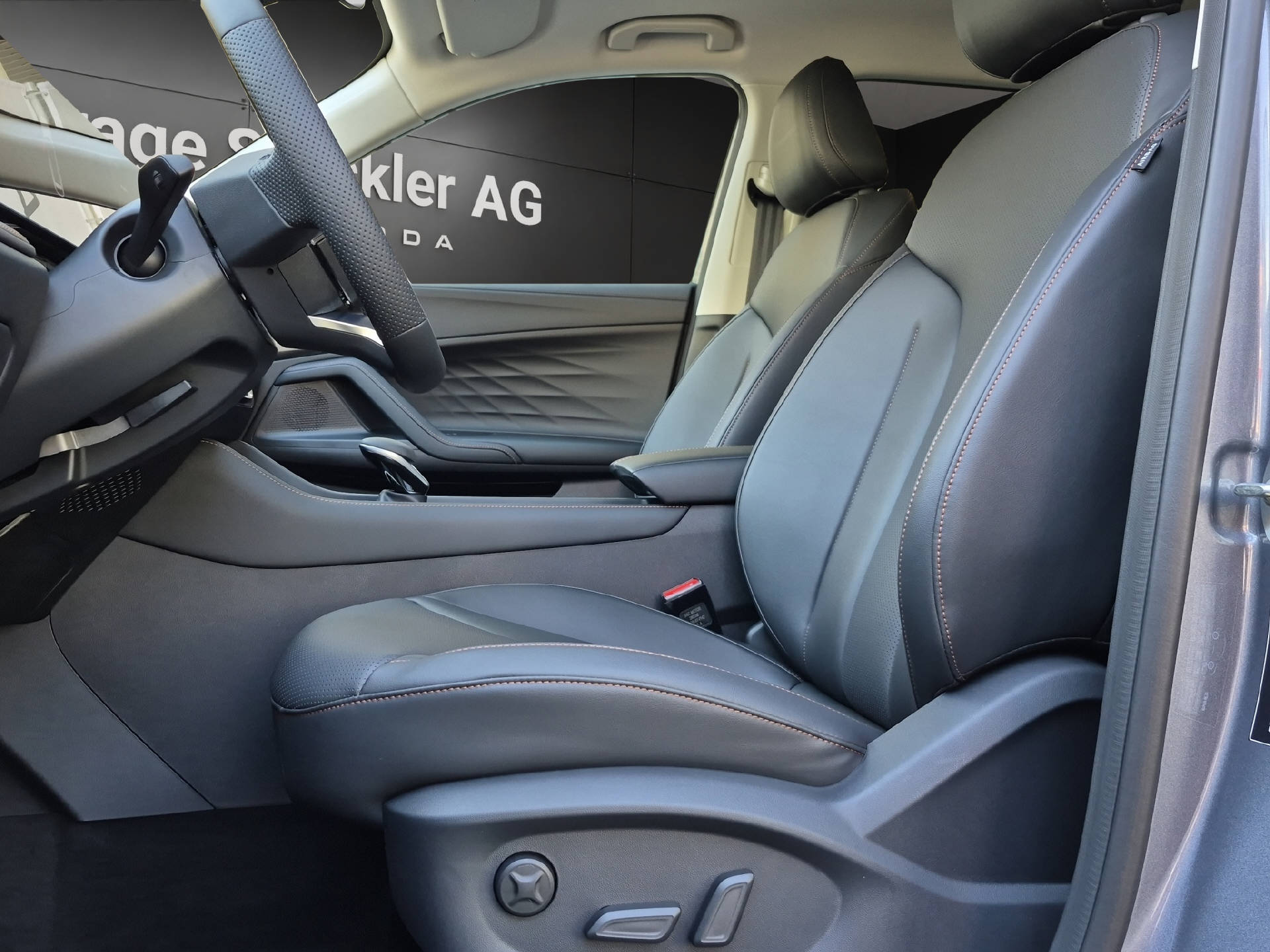 MG HS 1.5 Hybrid Luxury-image-9