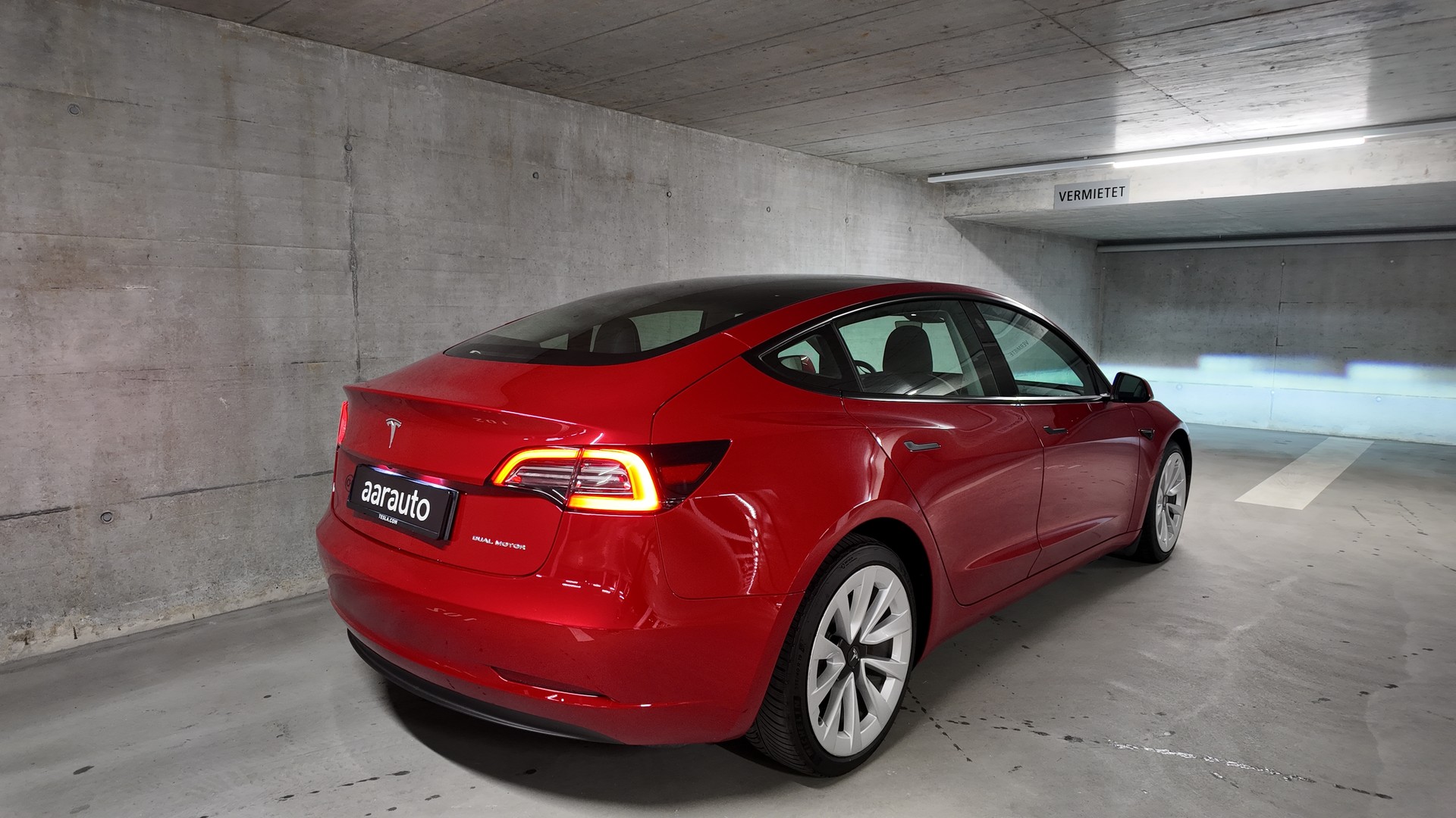 TESLA Model 3 Long Range Dual Motor AWD-image-4