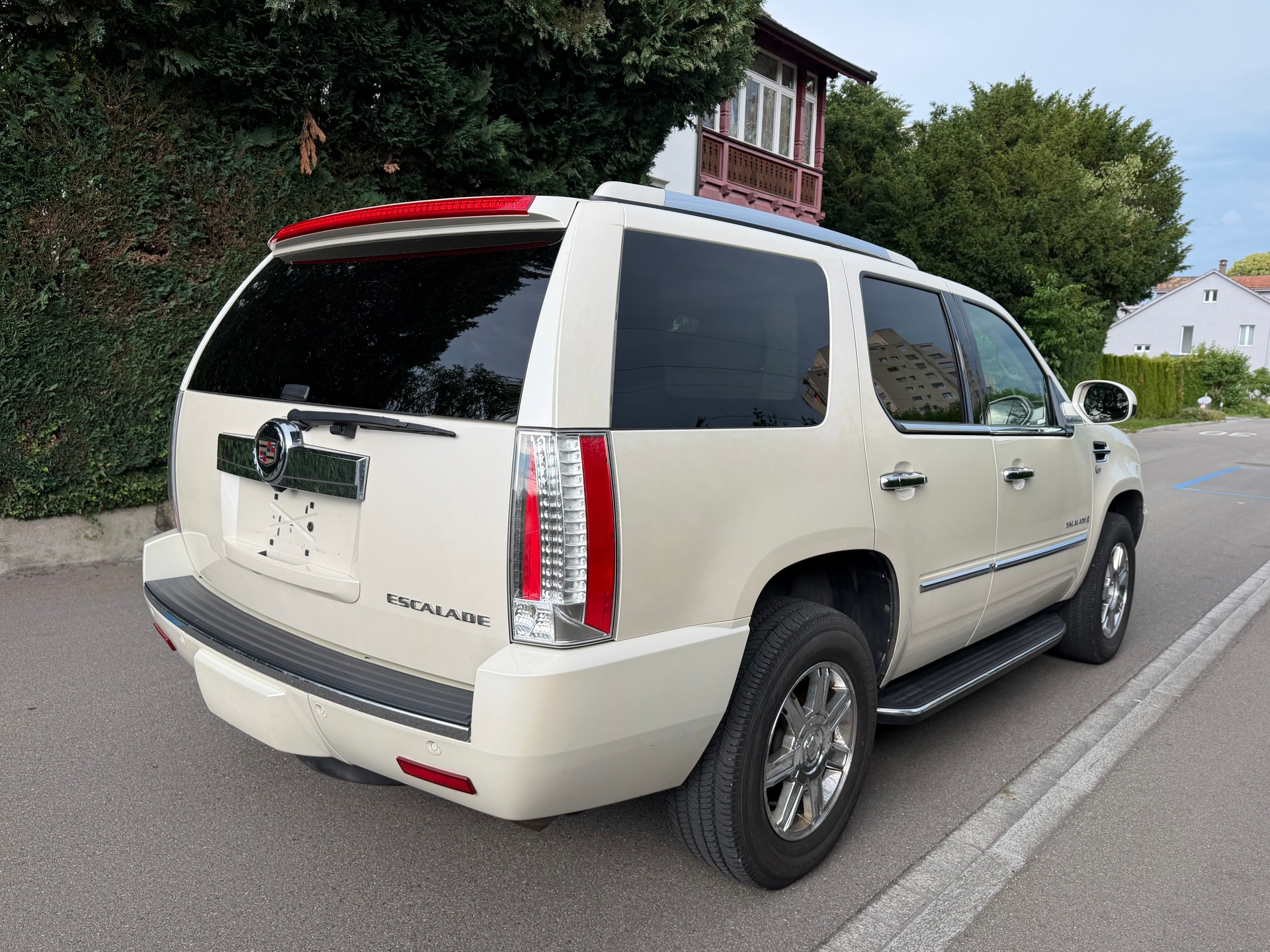 CADILLAC Escalade 6.2 Sport Luxury-image-2