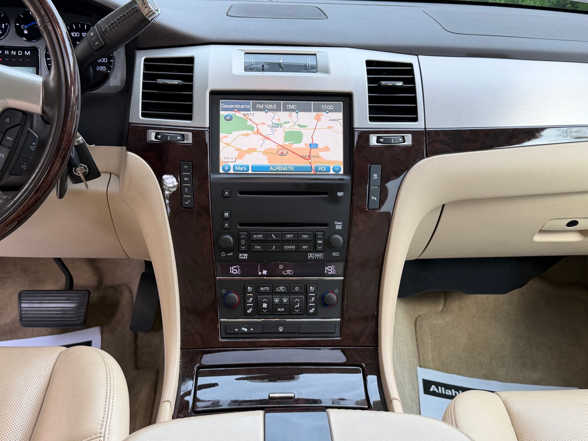 CADILLAC Escalade 6.2 Sport Luxury-image-14