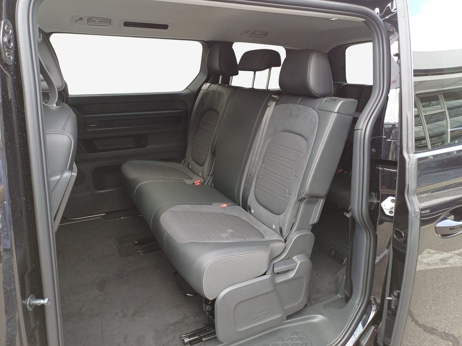 VW ID.Buzz LWB Pro-image-11