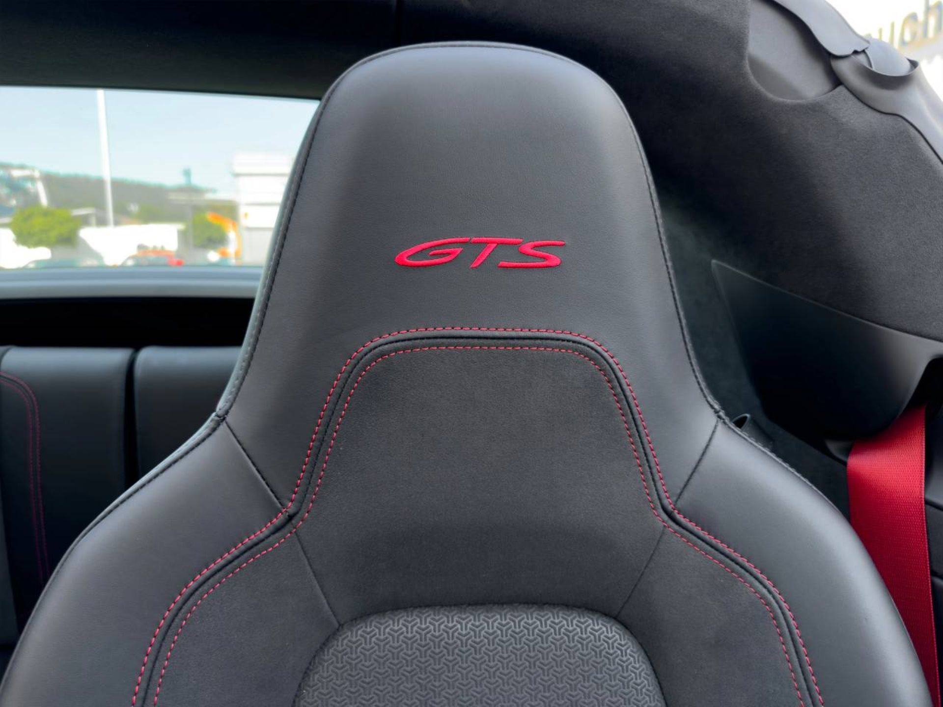 PORSCHE 911 Targa 4 GTS-image-28