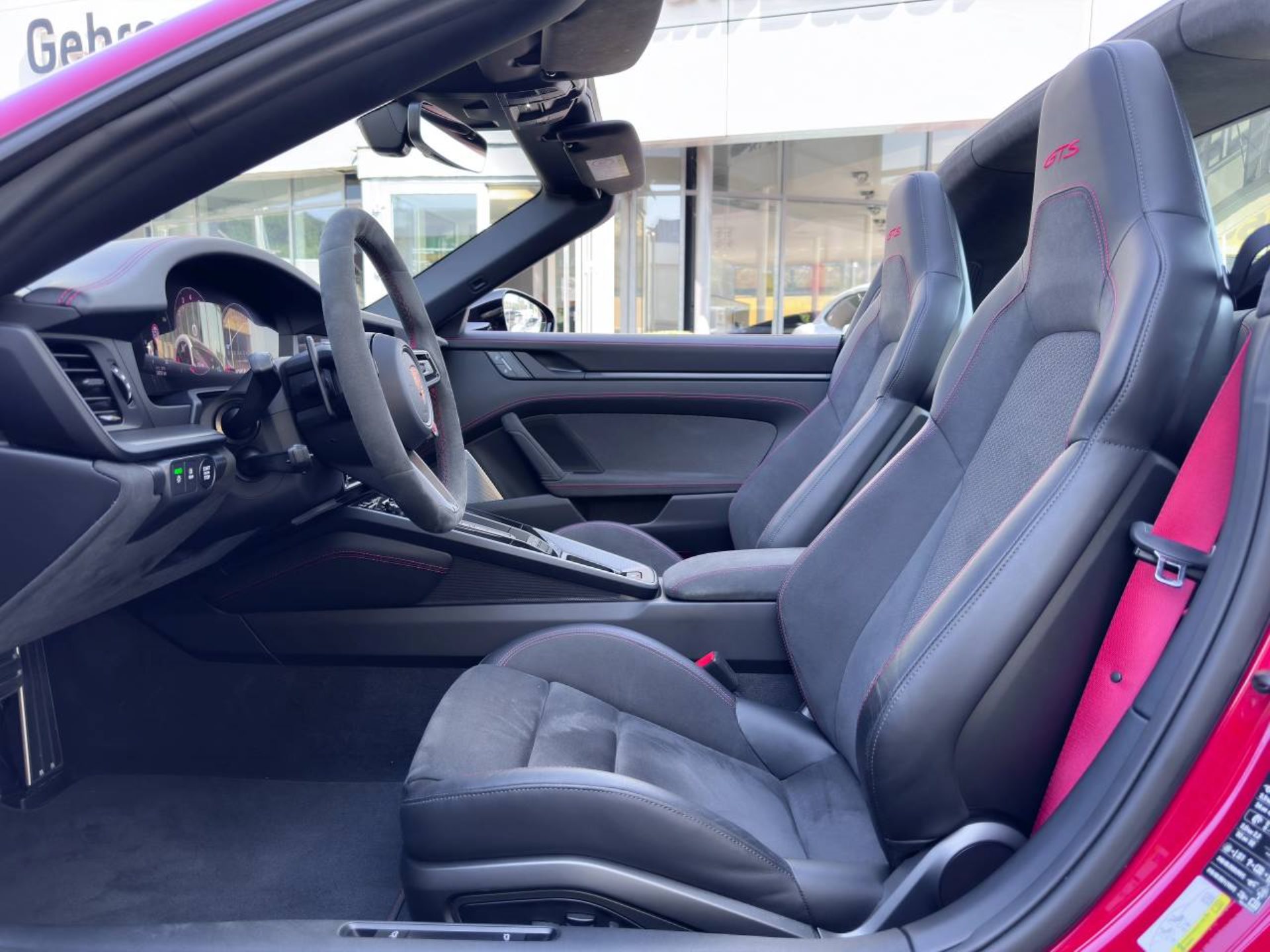PORSCHE 911 Targa 4 GTS-image-4