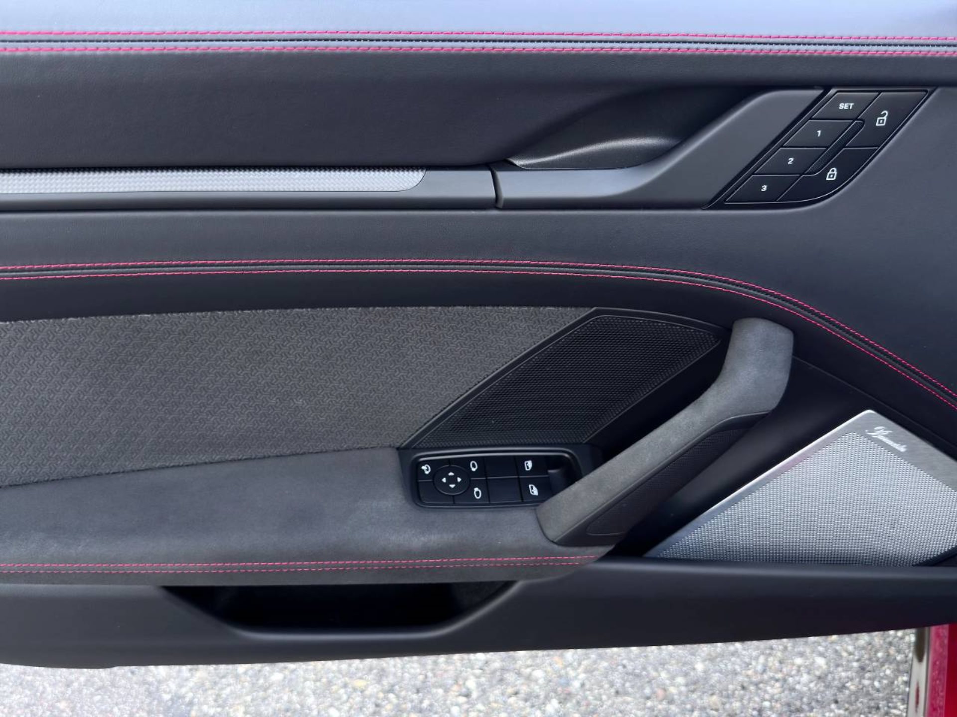 PORSCHE 911 Targa 4 GTS-image-18