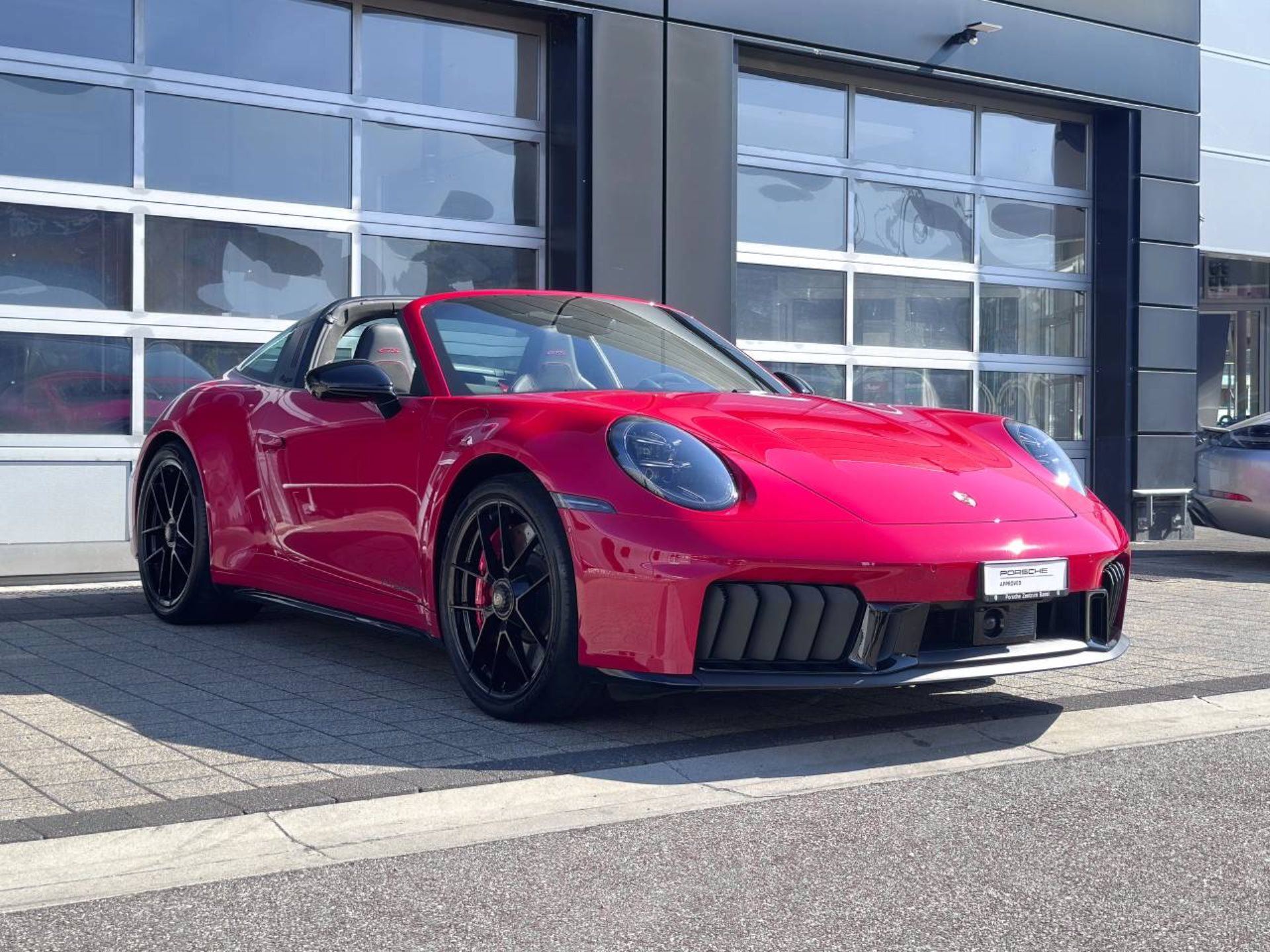 PORSCHE 911 Targa 4 GTS-image-13