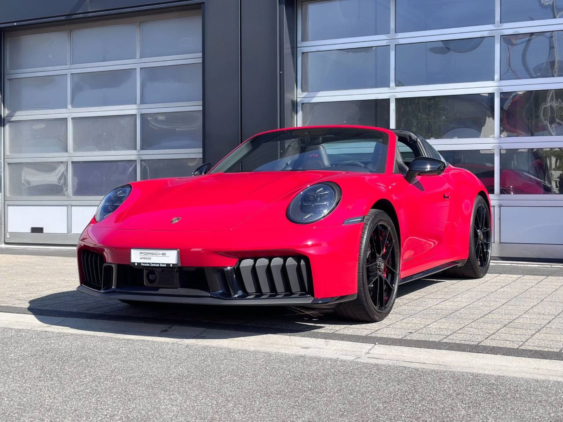 PORSCHE 911 Targa 4 GTS-image-12