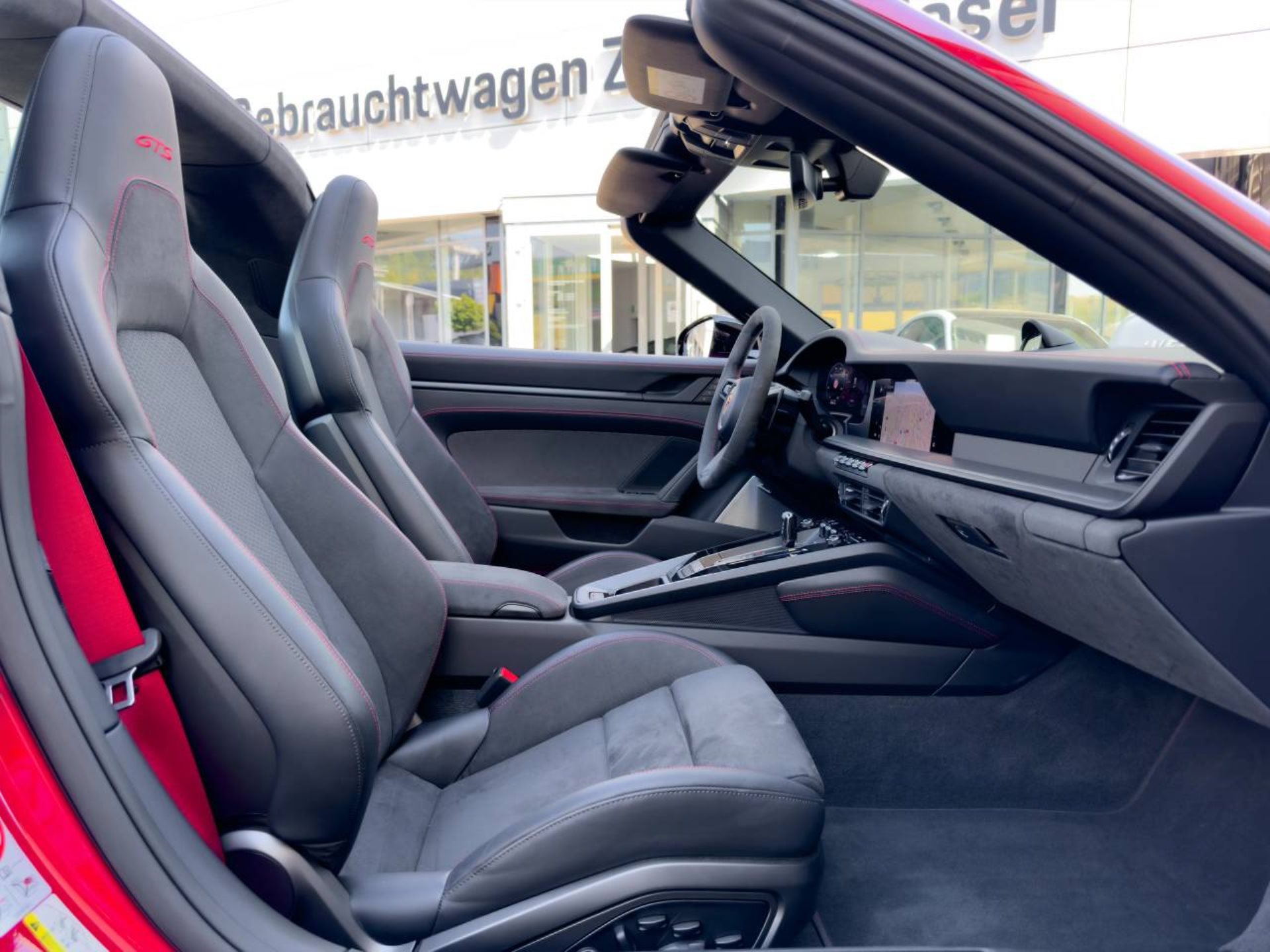 PORSCHE 911 Targa 4 GTS-image-25