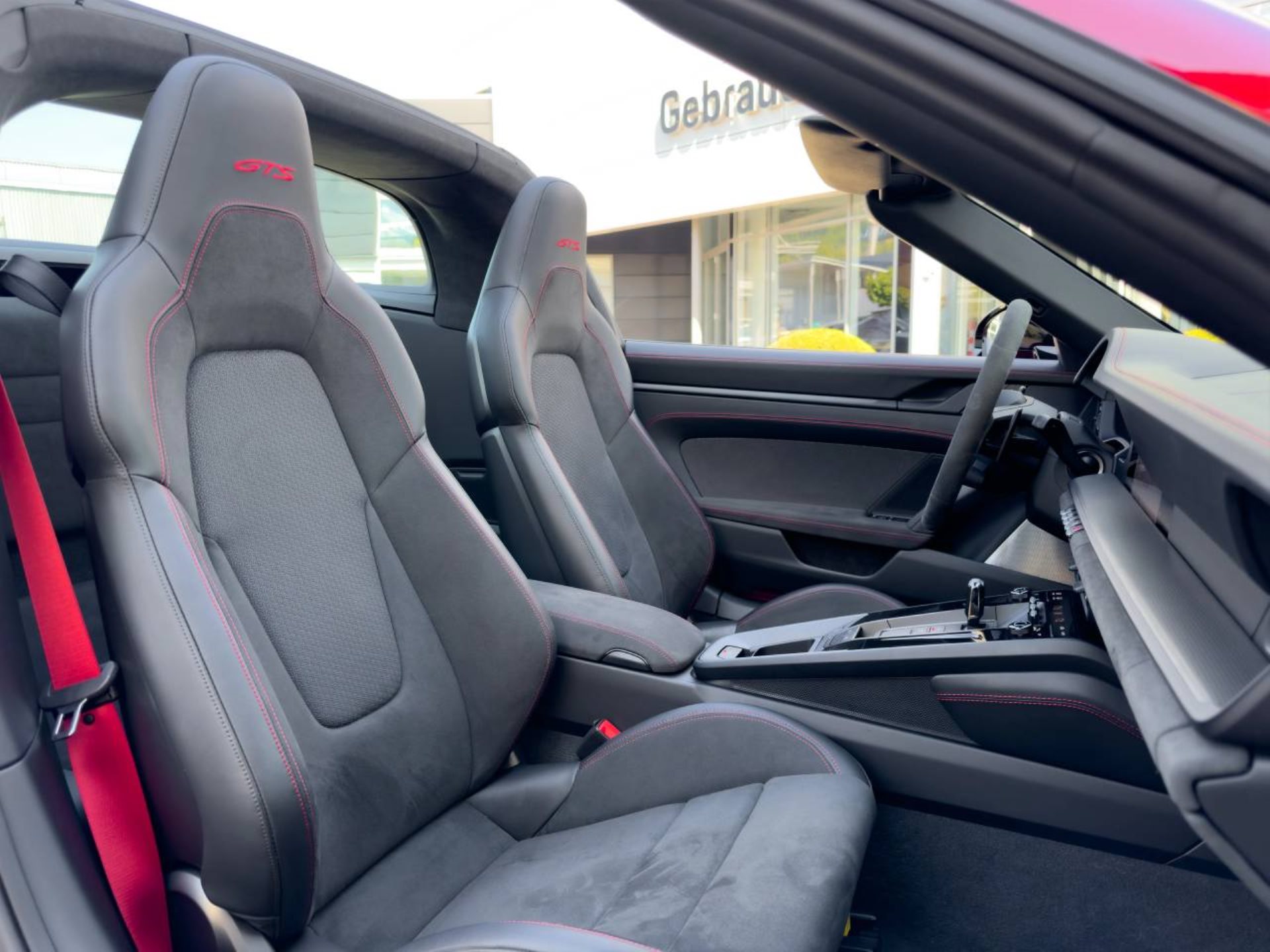 PORSCHE 911 Targa 4 GTS-image-23