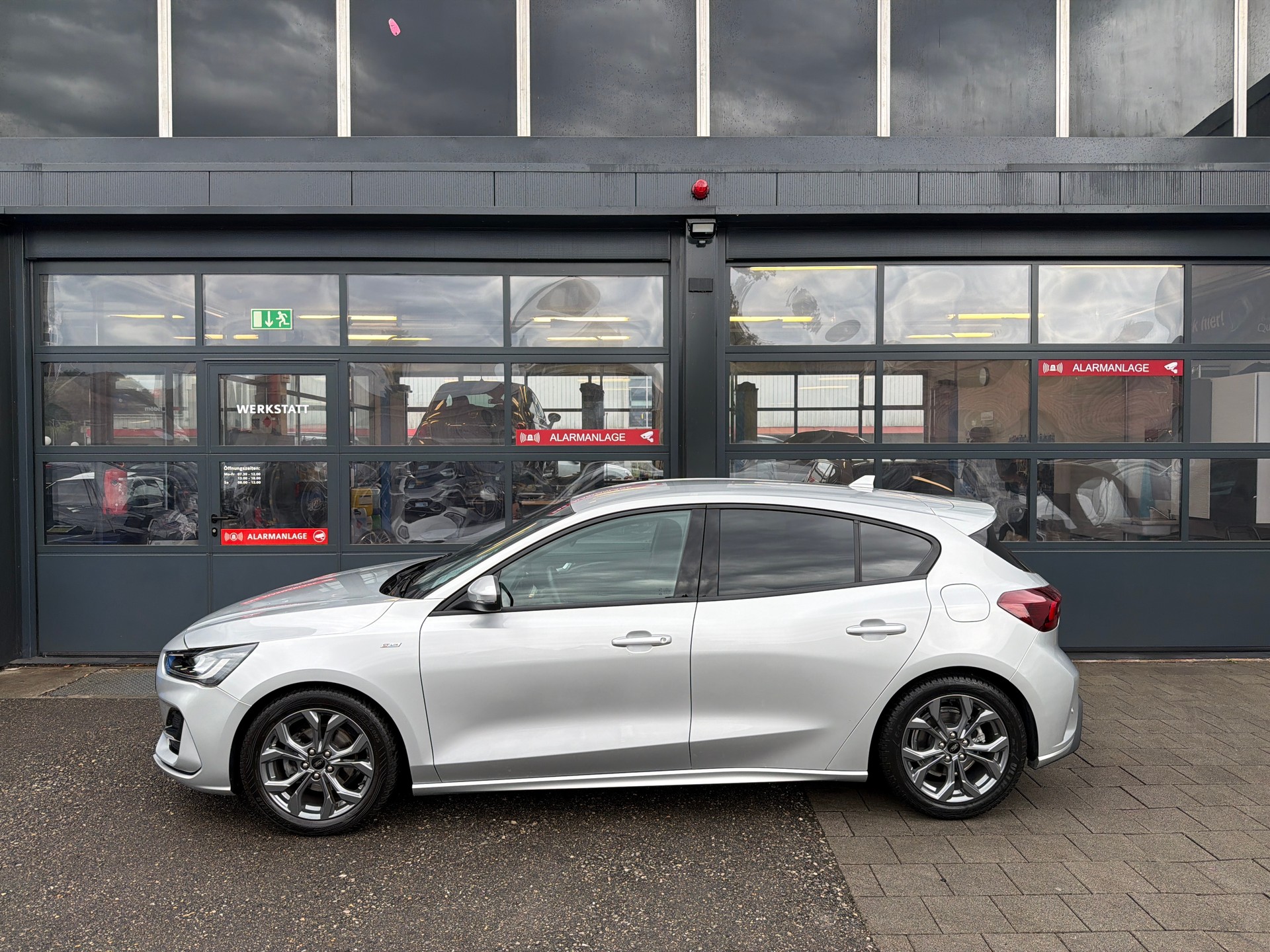 FORD Focus 1.5 TDCi EcoBlue ST-Line Automatic-image-2