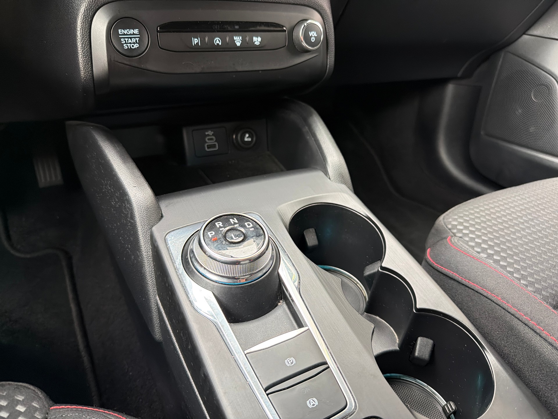 FORD Focus 1.5 TDCi EcoBlue ST-Line Automatic-image-12