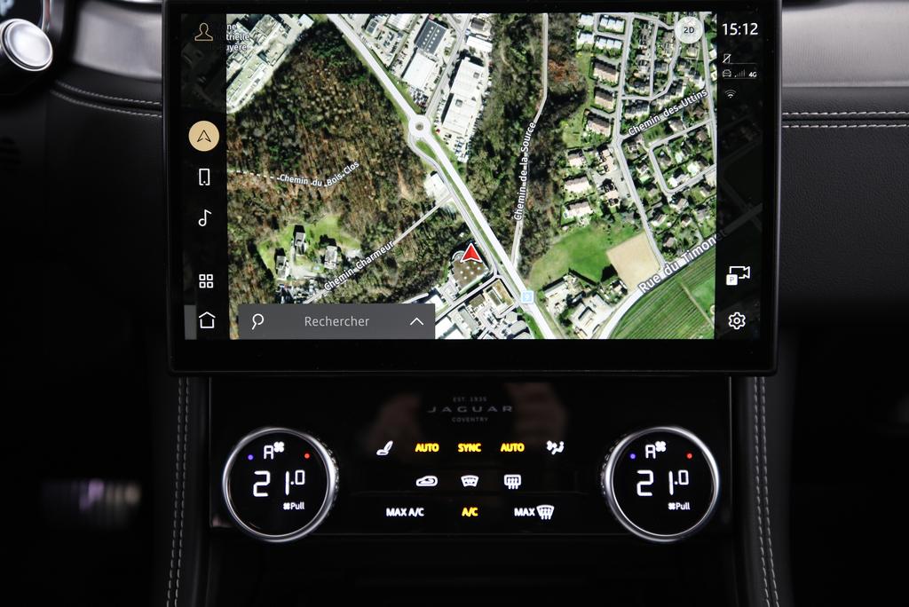 JAGUAR F-Pace 3.0 I6 R-Dynamic SE AWD-image-5