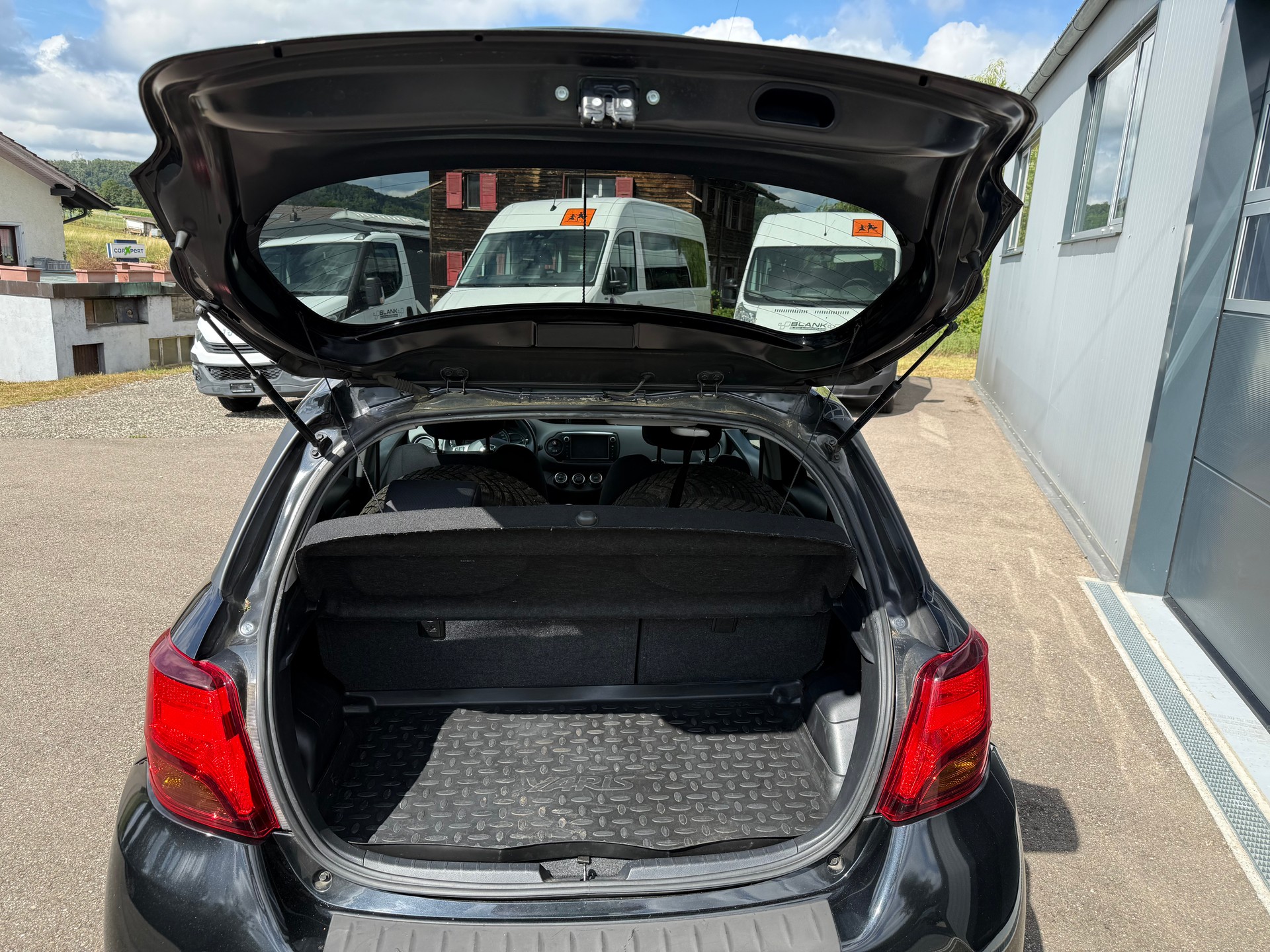 TOYOTA Yaris 1.33 Trend-image-4