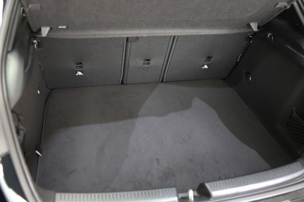 MERCEDES-BENZ A 200 7G-DCT-image-11