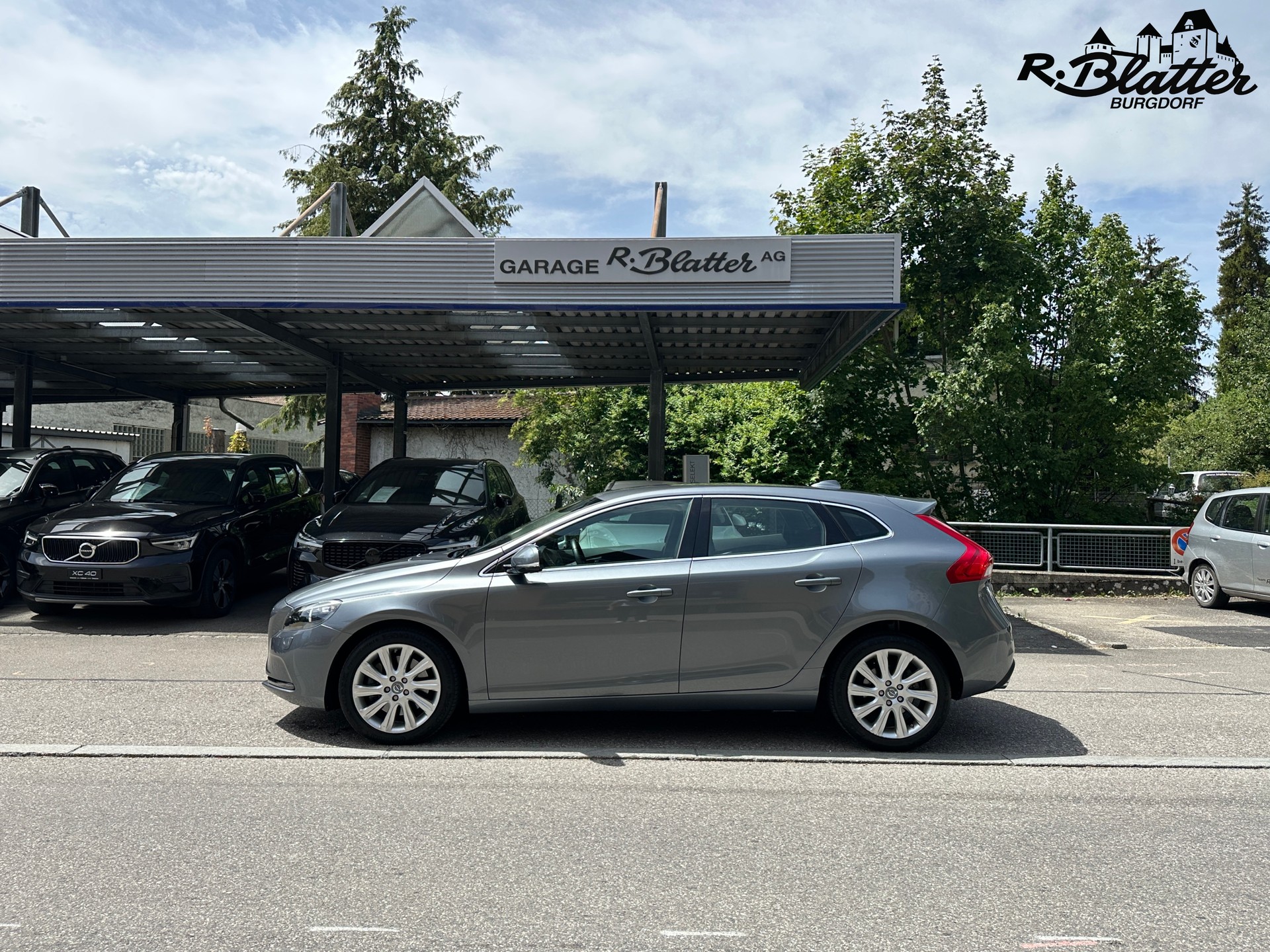 VOLVO V40 D3 Summum Geartronic-image-2