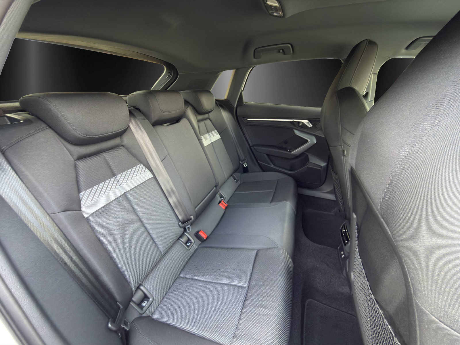 AUDI A3 Sportback TFSI 110 kW Attraction S tronic-image-7