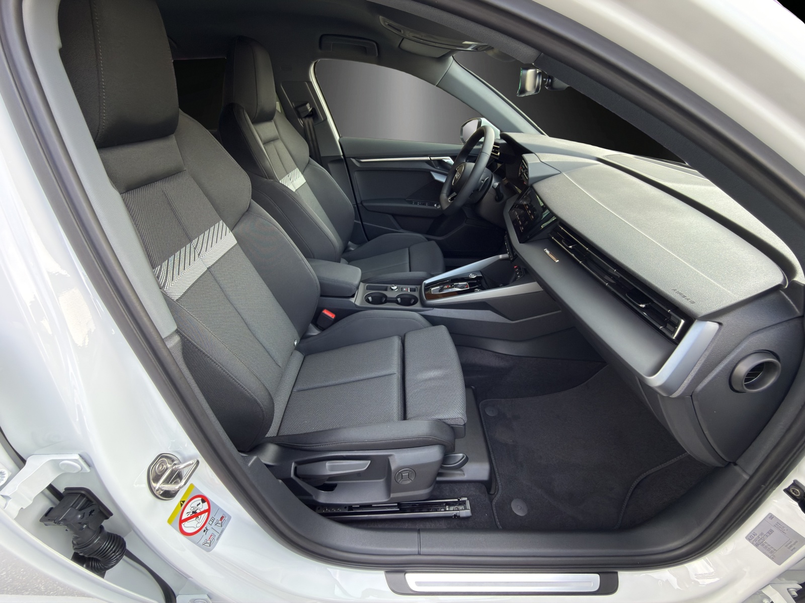 AUDI A3 Sportback TFSI 110 kW Attraction S tronic-image-8