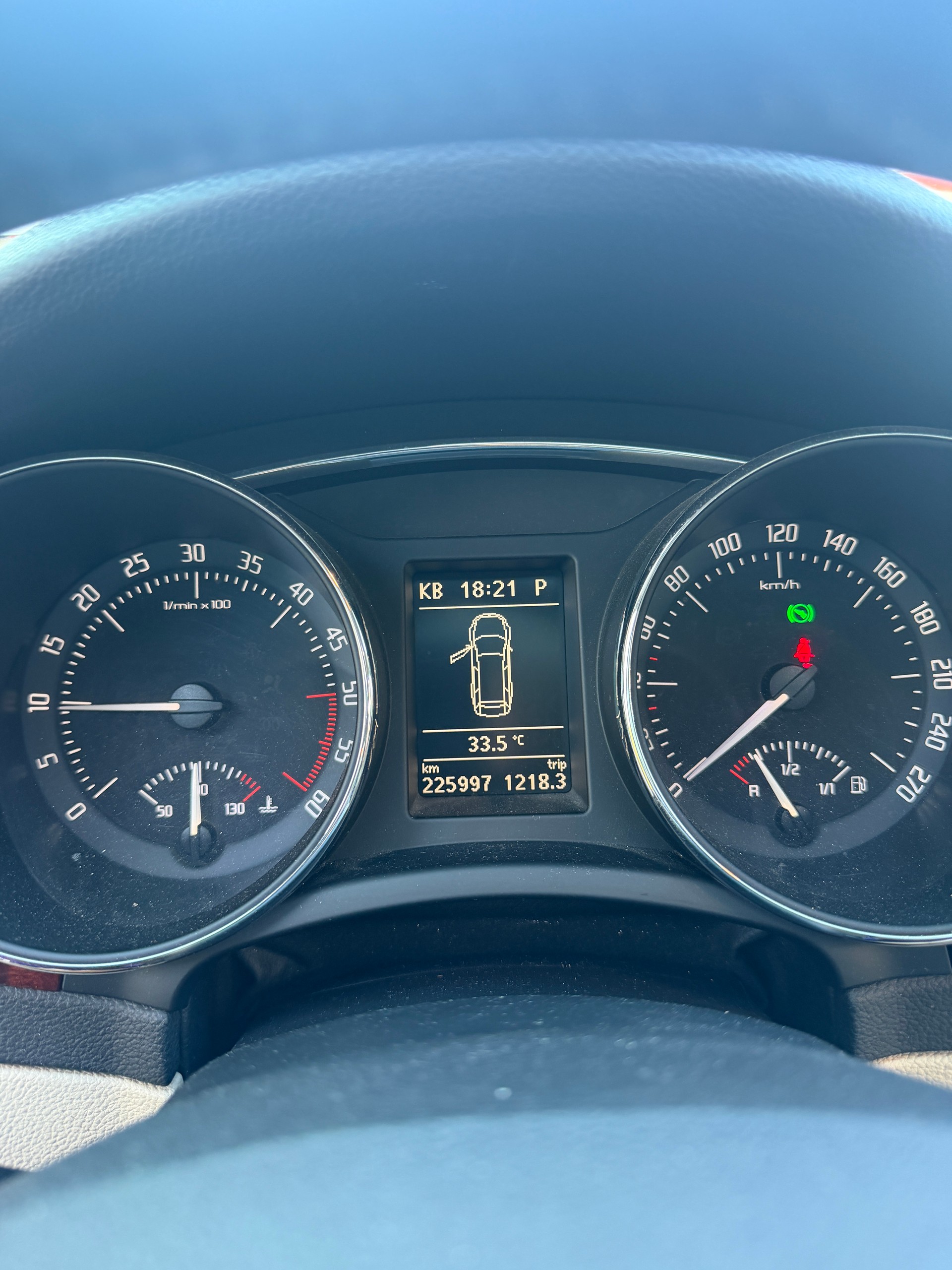 SKODA Superb Combi 2.0 TDi Elegance 4x4 DSG-image-13