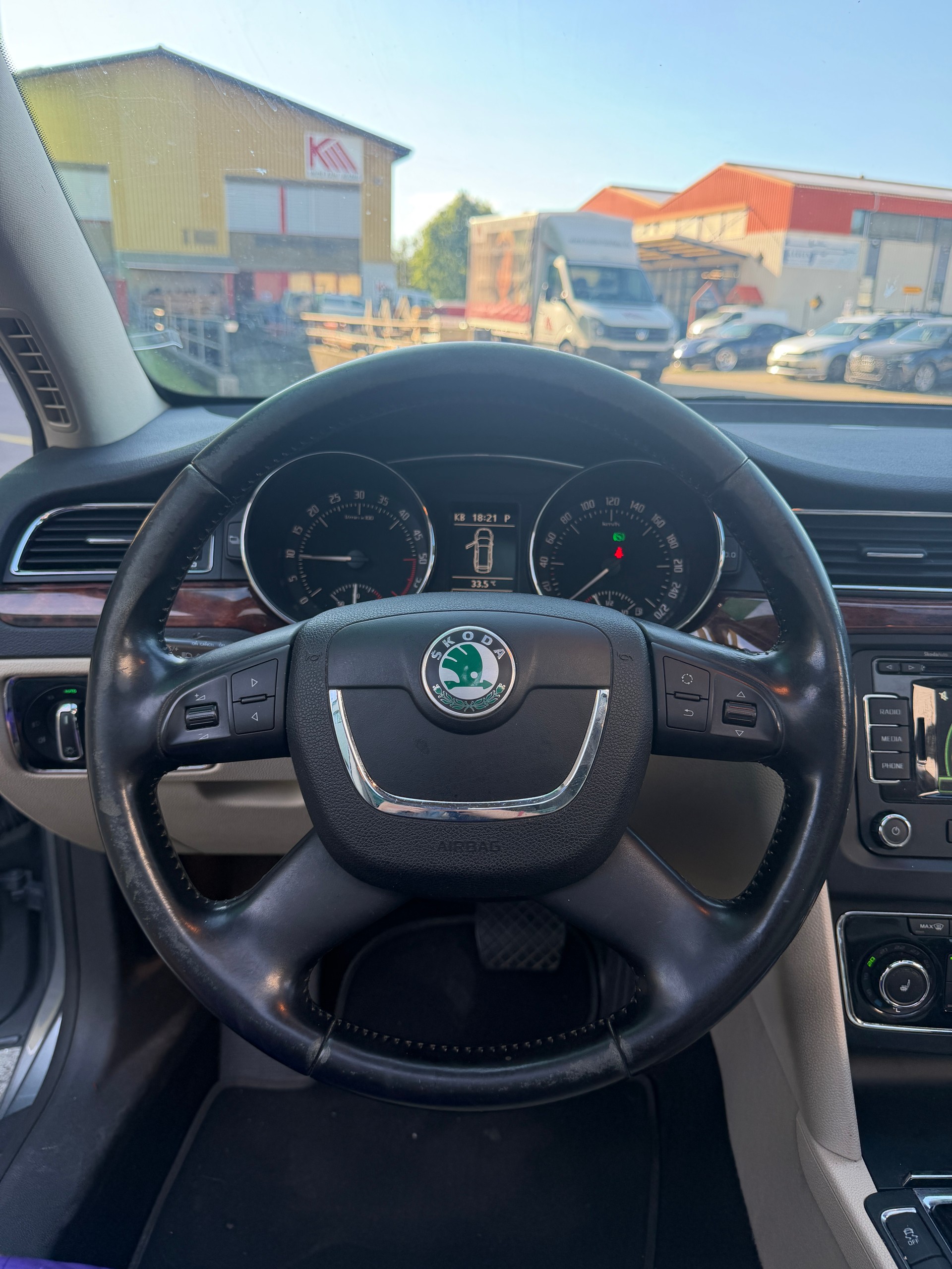 SKODA Superb Combi 2.0 TDi Elegance 4x4 DSG-image-12