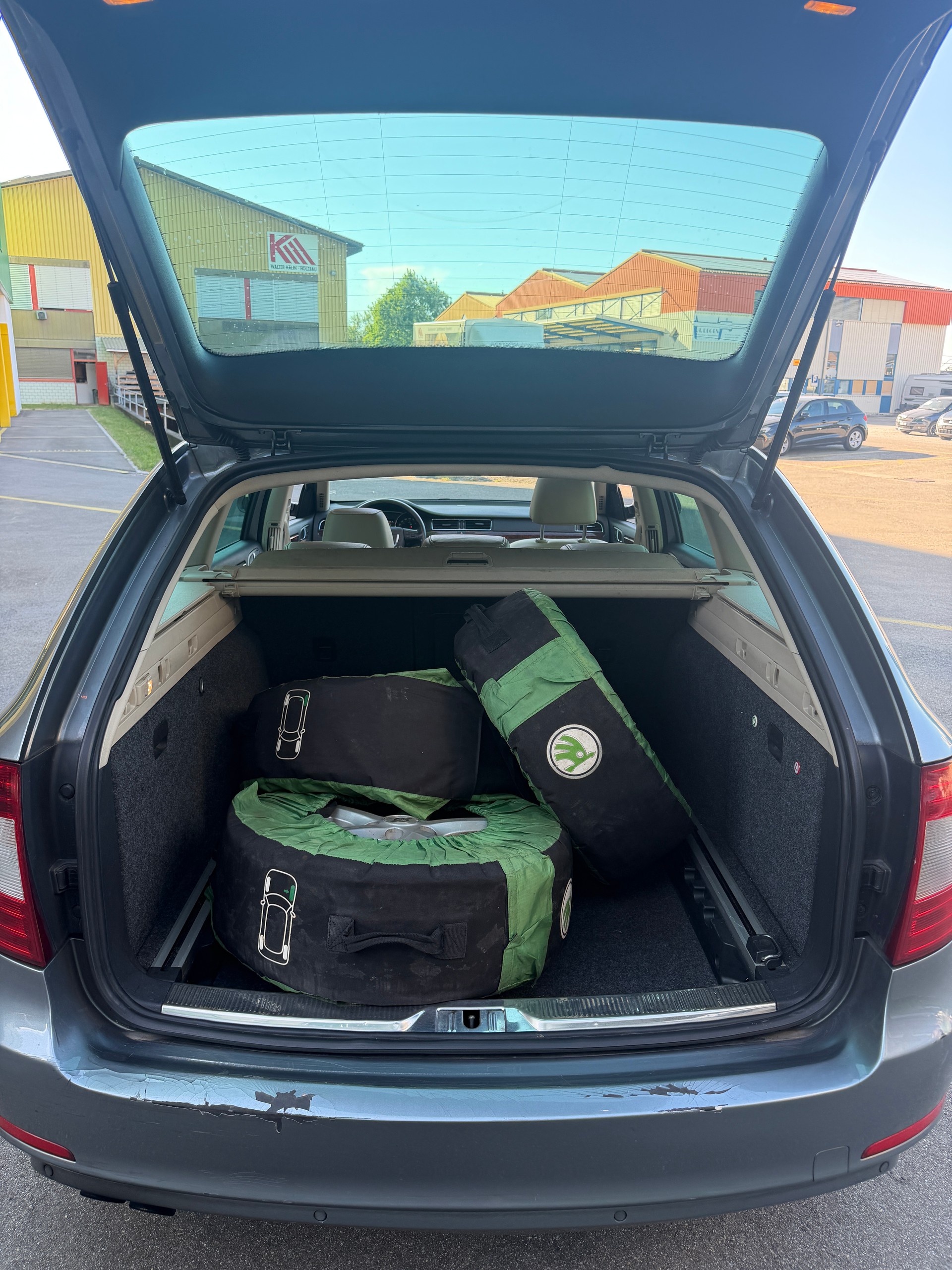 SKODA Superb Combi 2.0 TDi Elegance 4x4 DSG-image-15