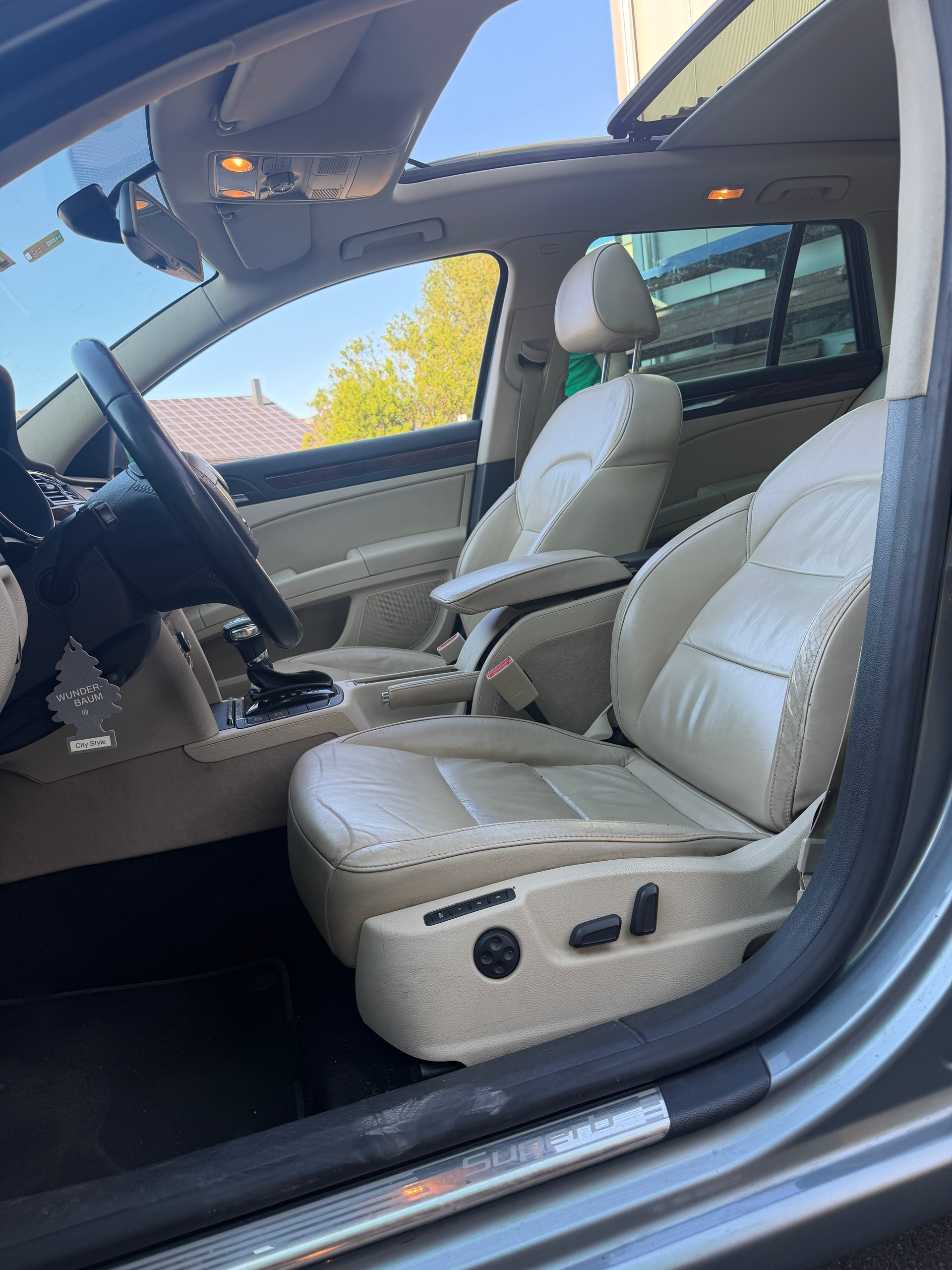 SKODA Superb Combi 2.0 TDi Elegance 4x4 DSG-image-7