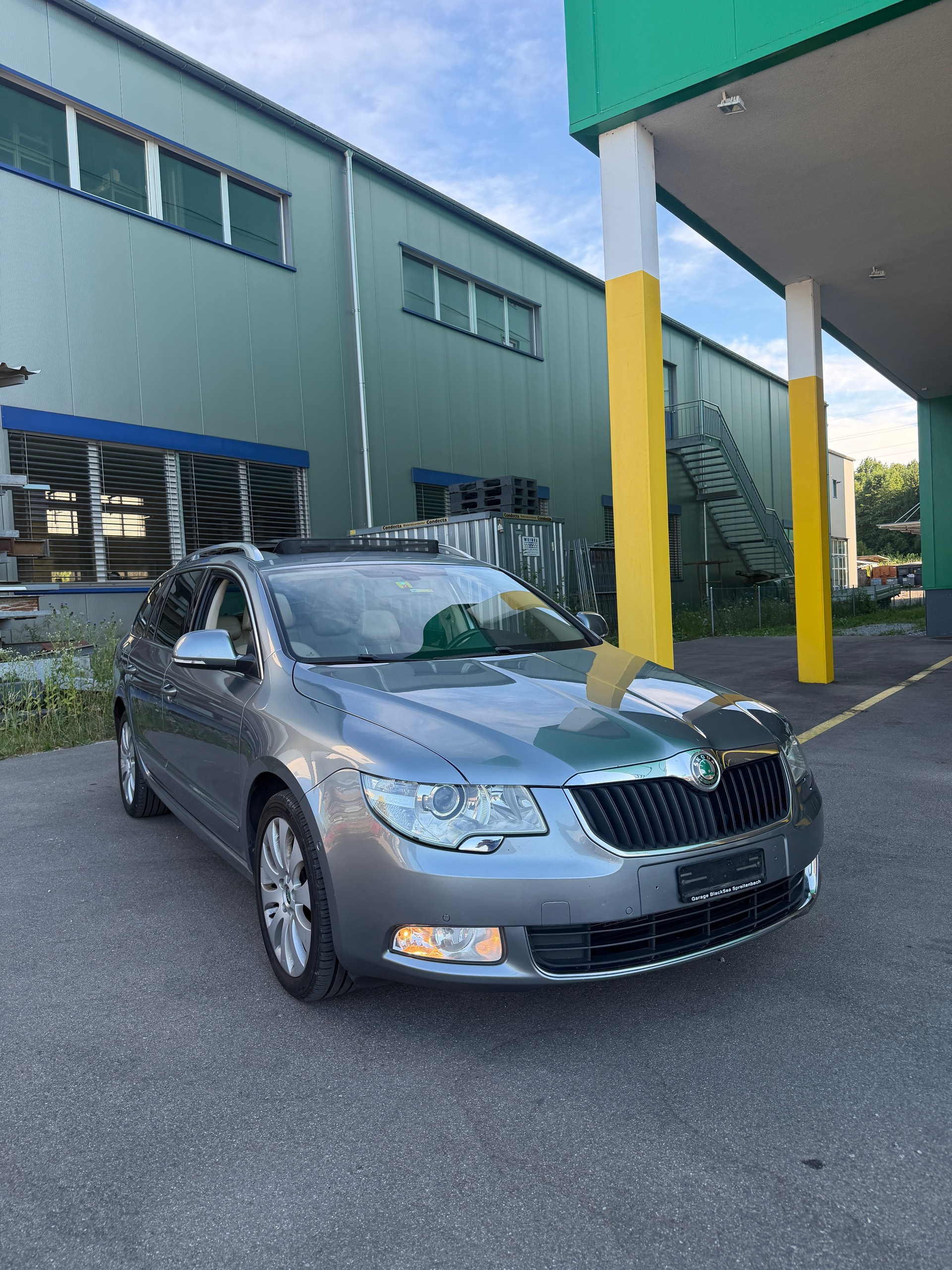 SKODA Superb Combi 2.0 TDi Elegance 4x4 DSG-image-0