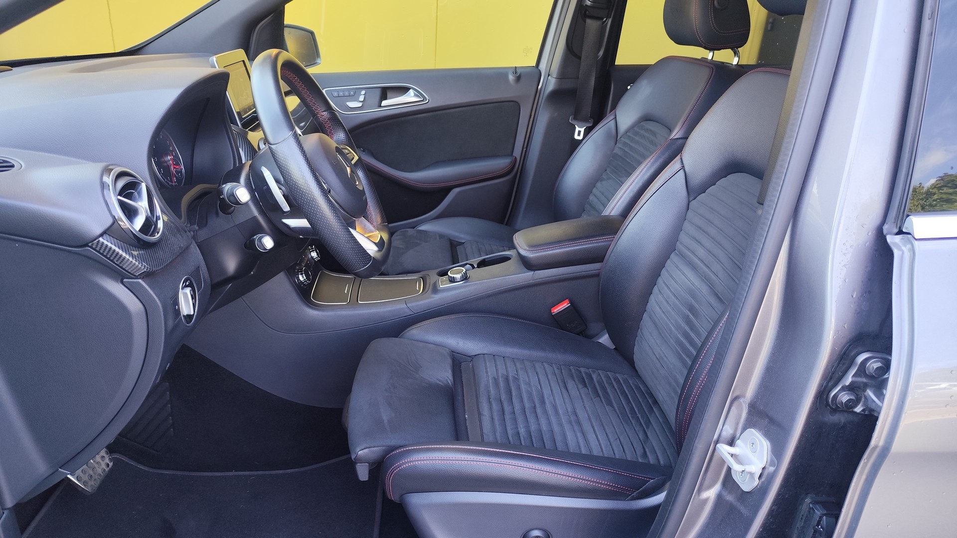 MERCEDES-BENZ B 250 AMG Line 4Matic 7G-DCT-image-10