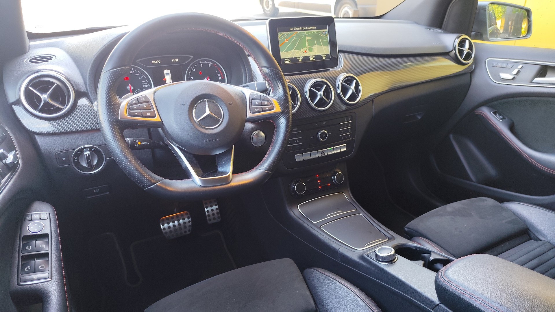 MERCEDES-BENZ B 250 AMG Line 4Matic 7G-DCT-image-9