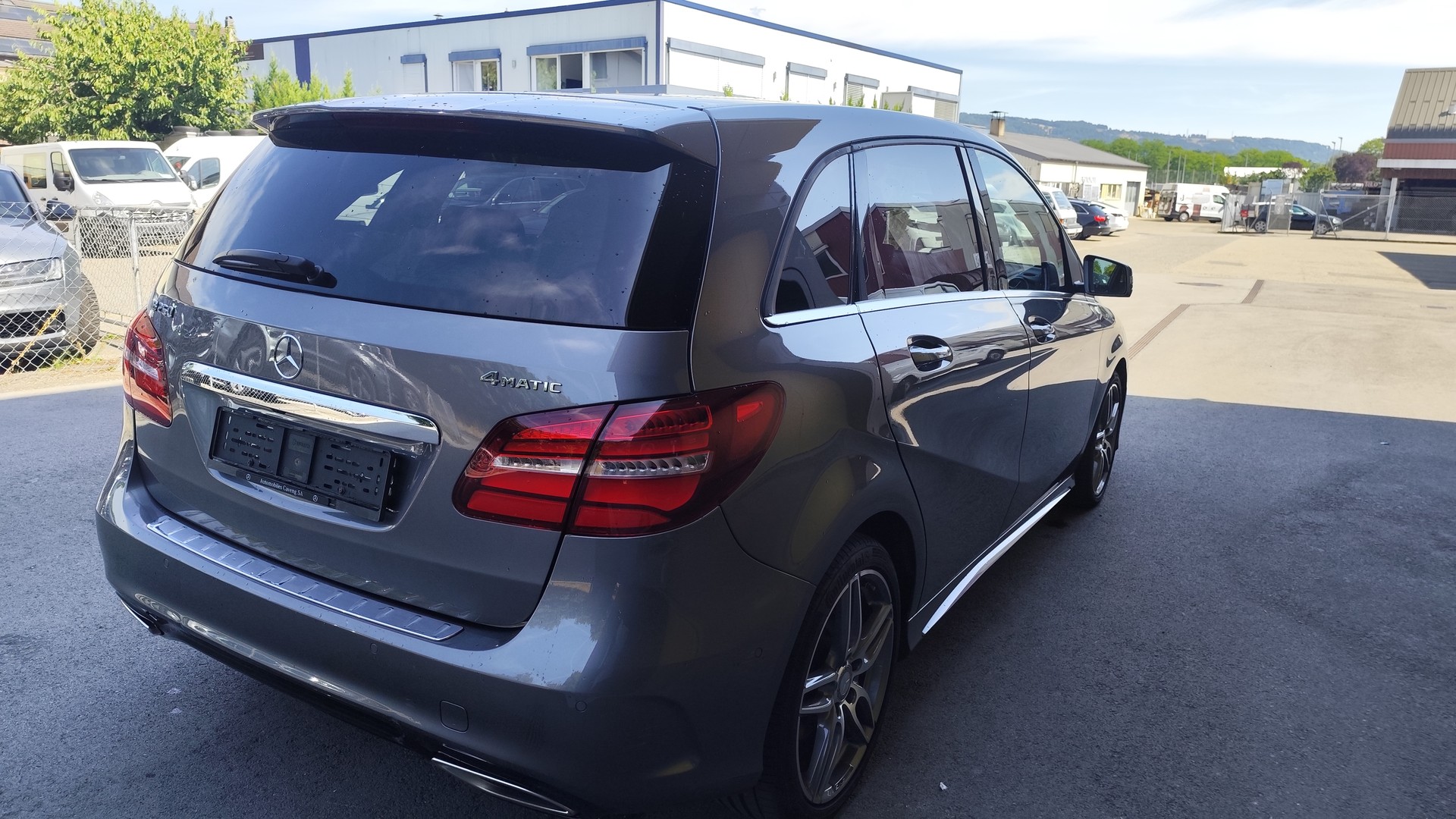 MERCEDES-BENZ B 250 AMG Line 4Matic 7G-DCT-image-5