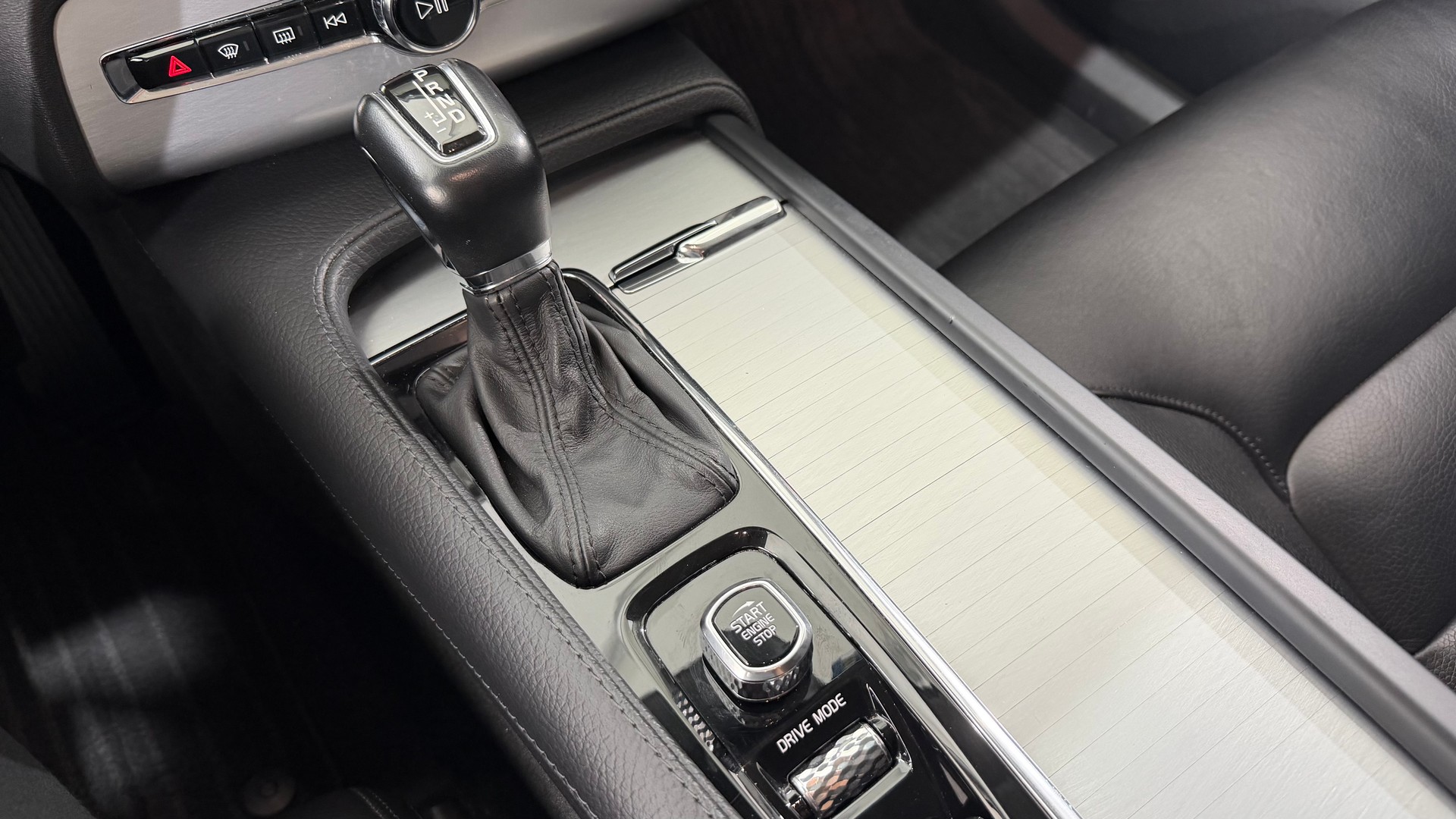VOLVO XC90 2.0 D5 Momentum 7P. AWD-image-7