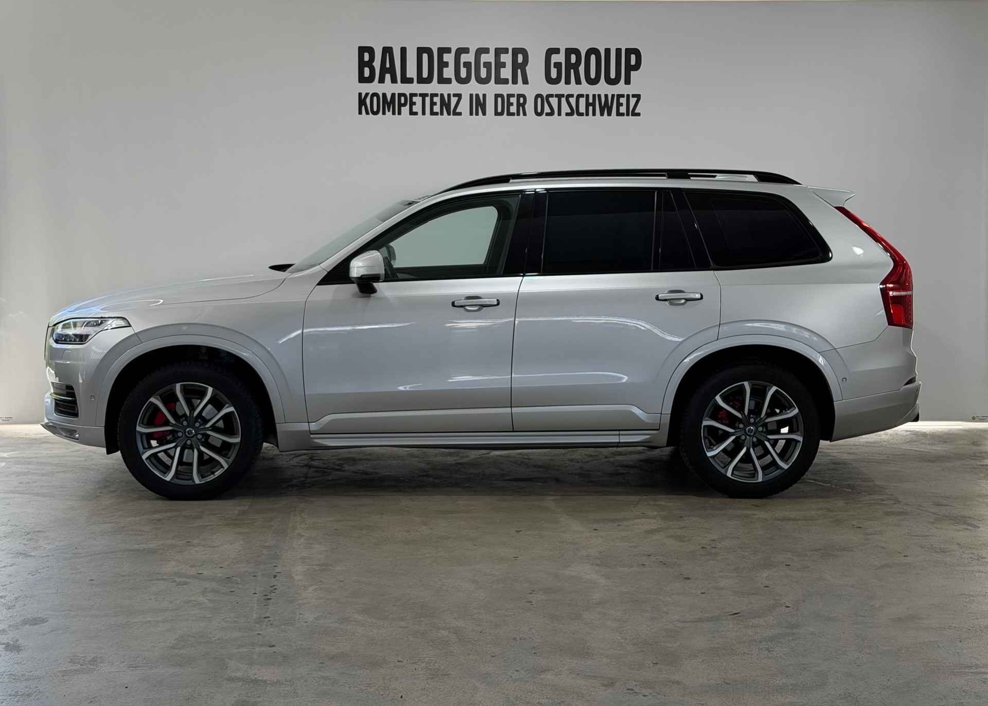 VOLVO XC90 2.0 D5 Momentum 7P. AWD-image-1