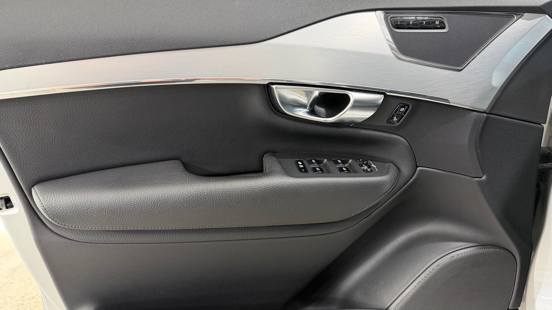 VOLVO XC90 2.0 D5 Momentum 7P. AWD-image-12