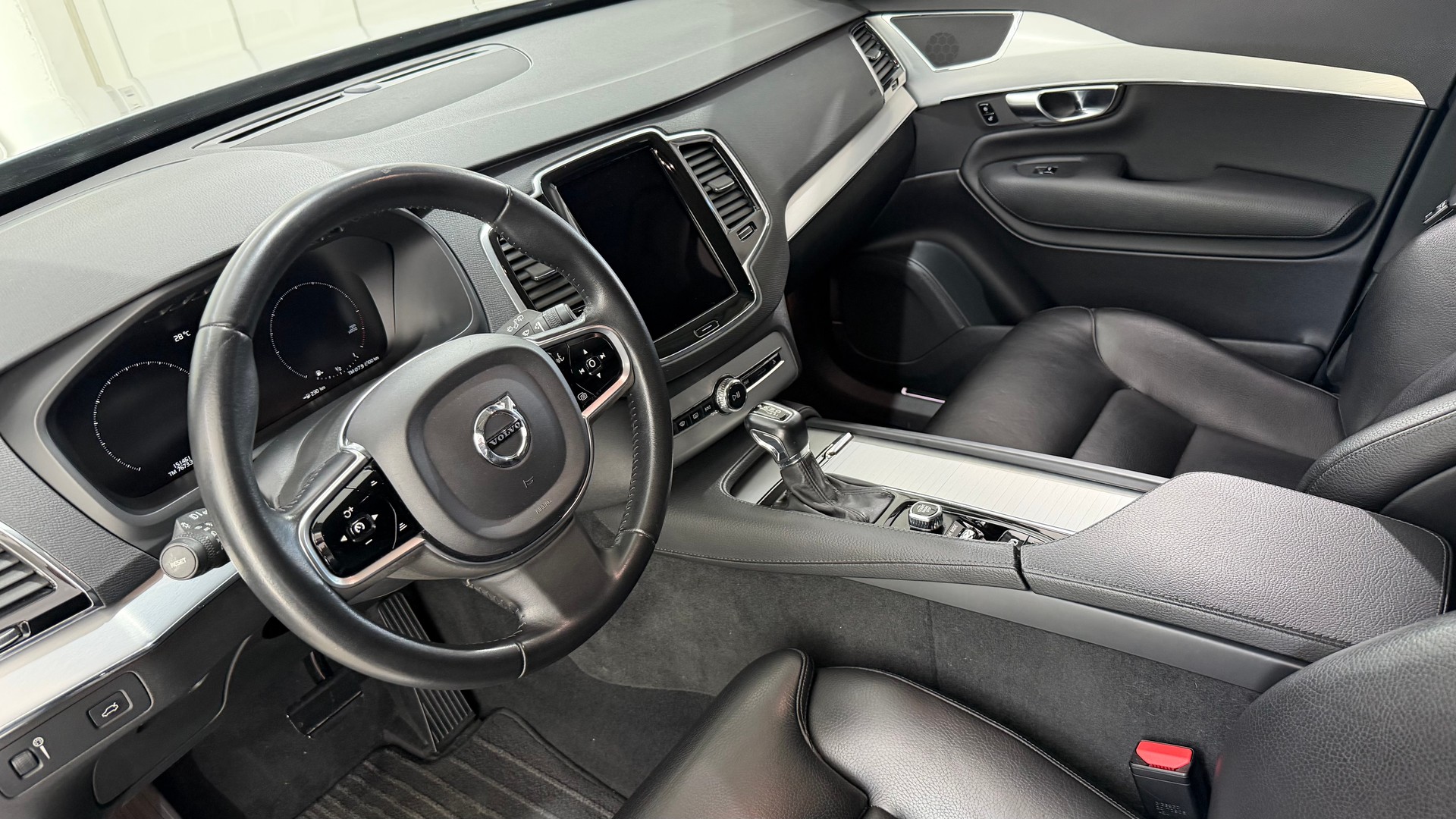 VOLVO XC90 2.0 D5 Momentum 7P. AWD-image-3