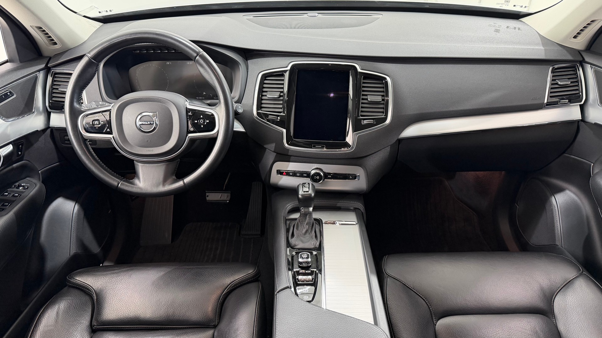 VOLVO XC90 2.0 D5 Momentum 7P. AWD-image-4
