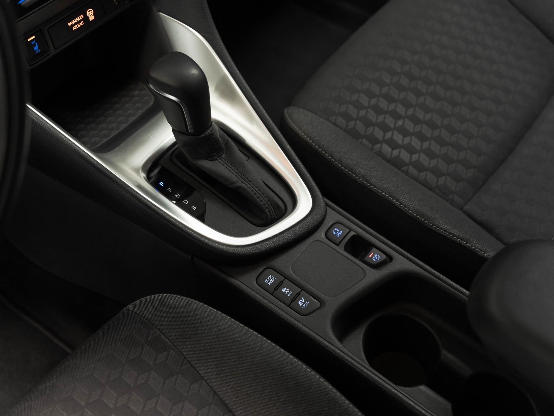 TOYOTA Yaris 1.5 Comfort e-CVT-image-19