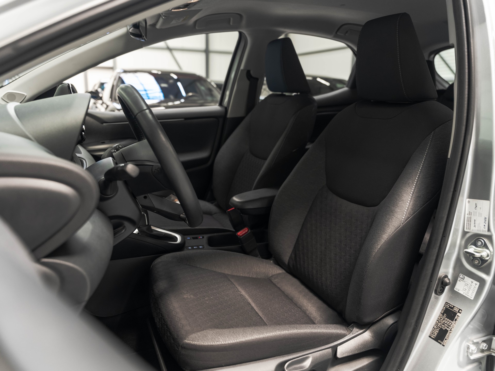 TOYOTA Yaris 1.5 Comfort e-CVT-image-8