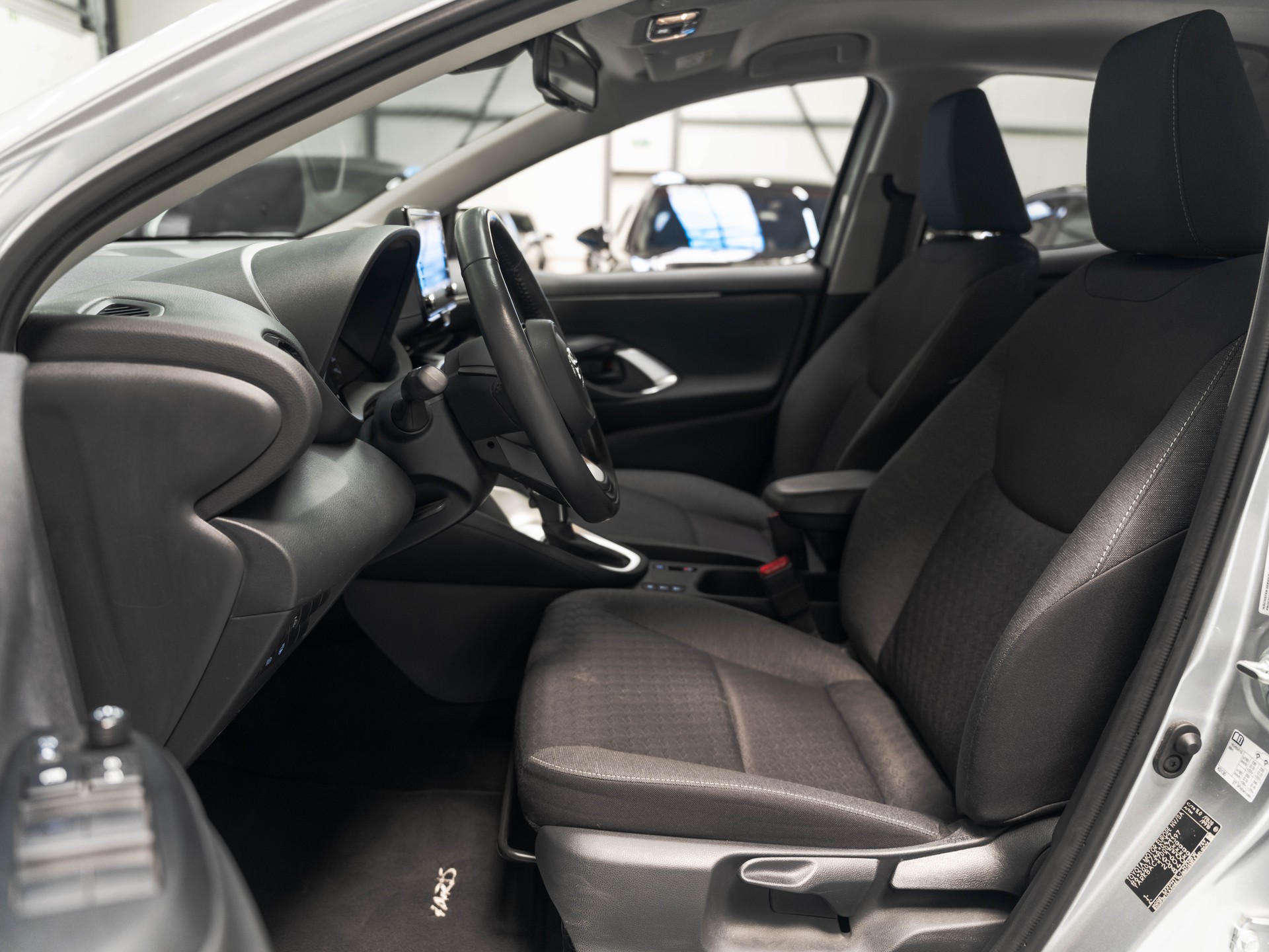 TOYOTA Yaris 1.5 Comfort e-CVT-image-7