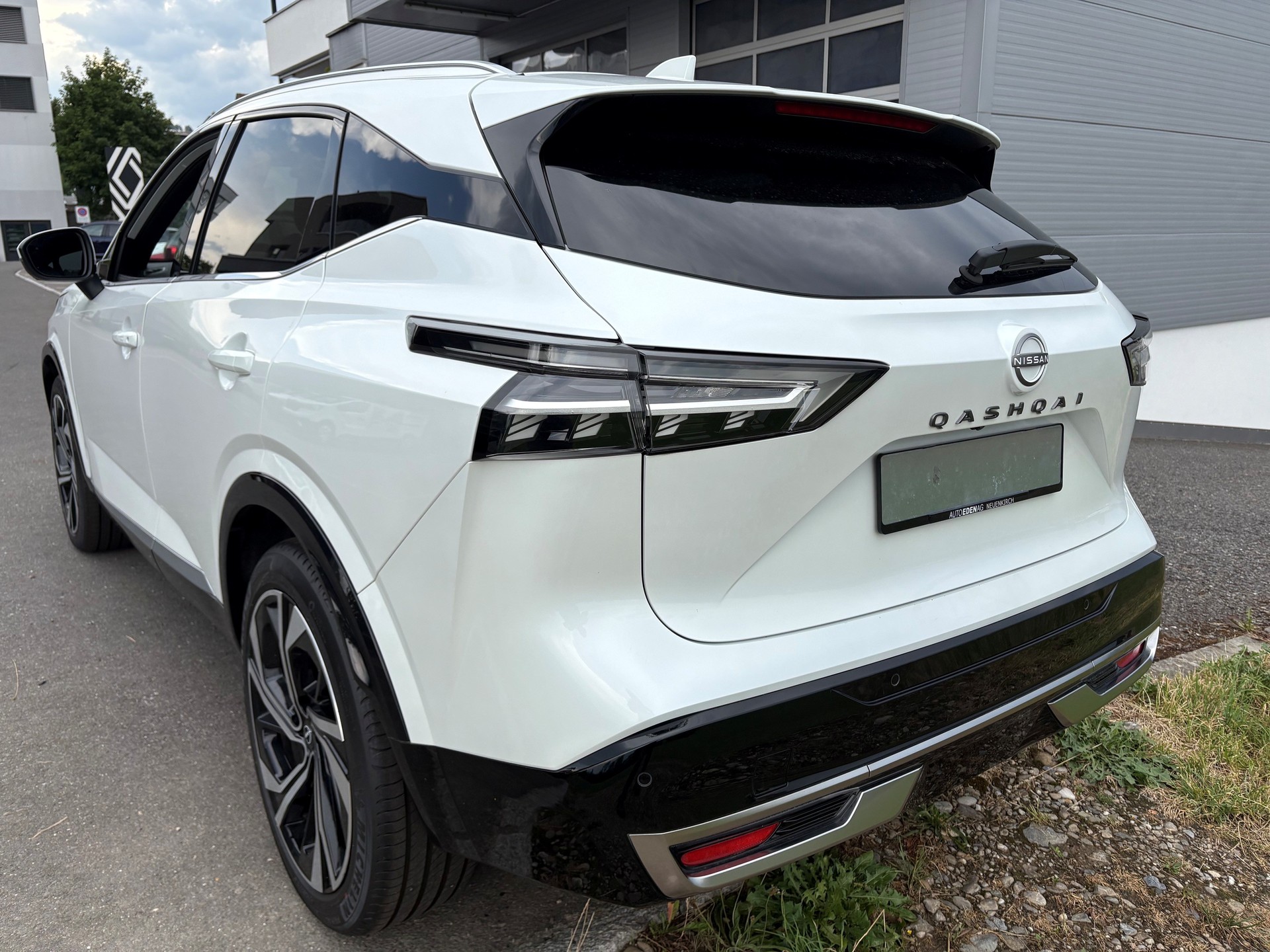 NISSAN Qashqai 1.3 DIG-T MHEV Tekna+ Xtronic 4x4-image-2