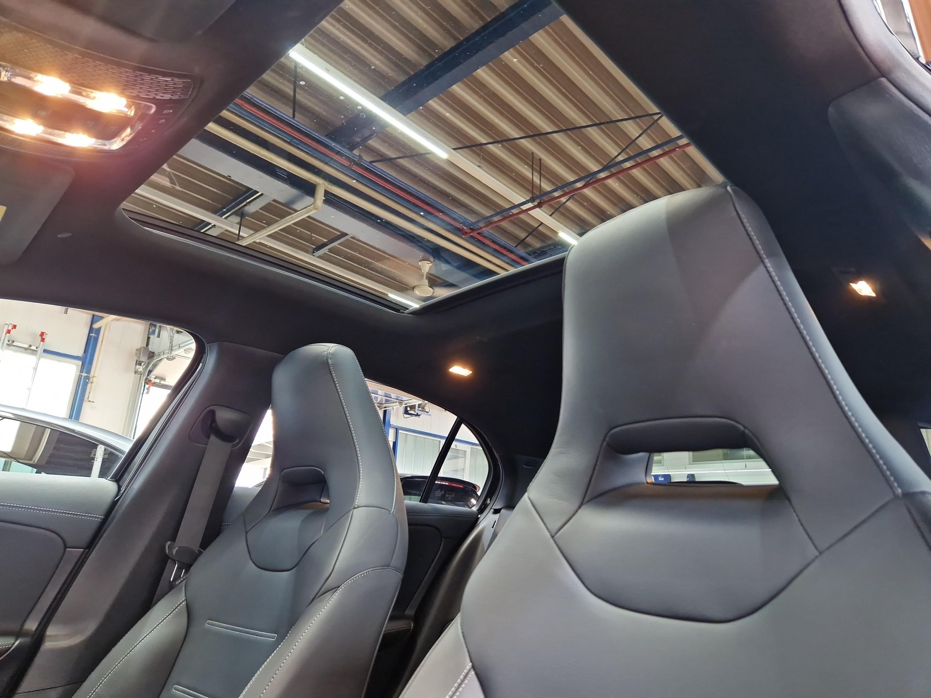 MERCEDES-BENZ A 250 e AMG Line-image-8