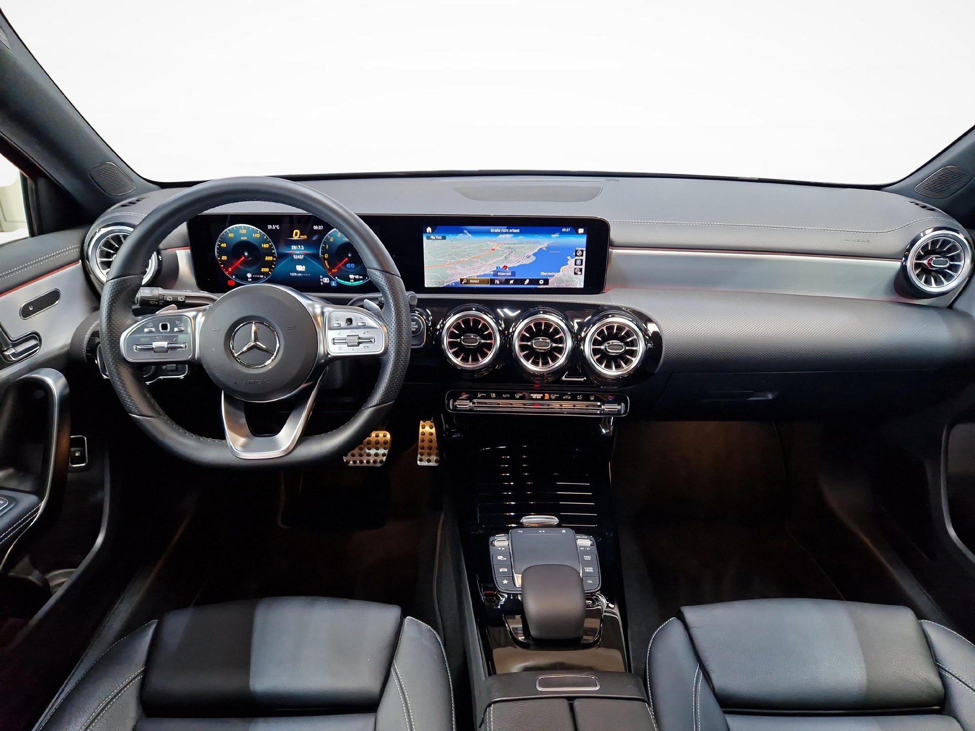 MERCEDES-BENZ A 250 e AMG Line-image-5