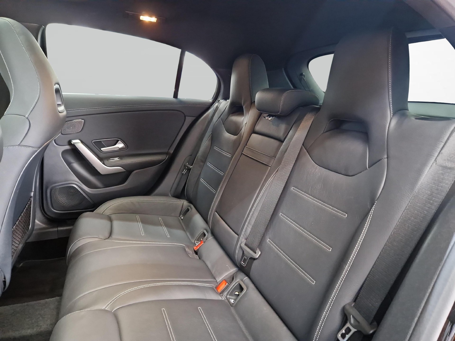 MERCEDES-BENZ A 250 e AMG Line-image-9