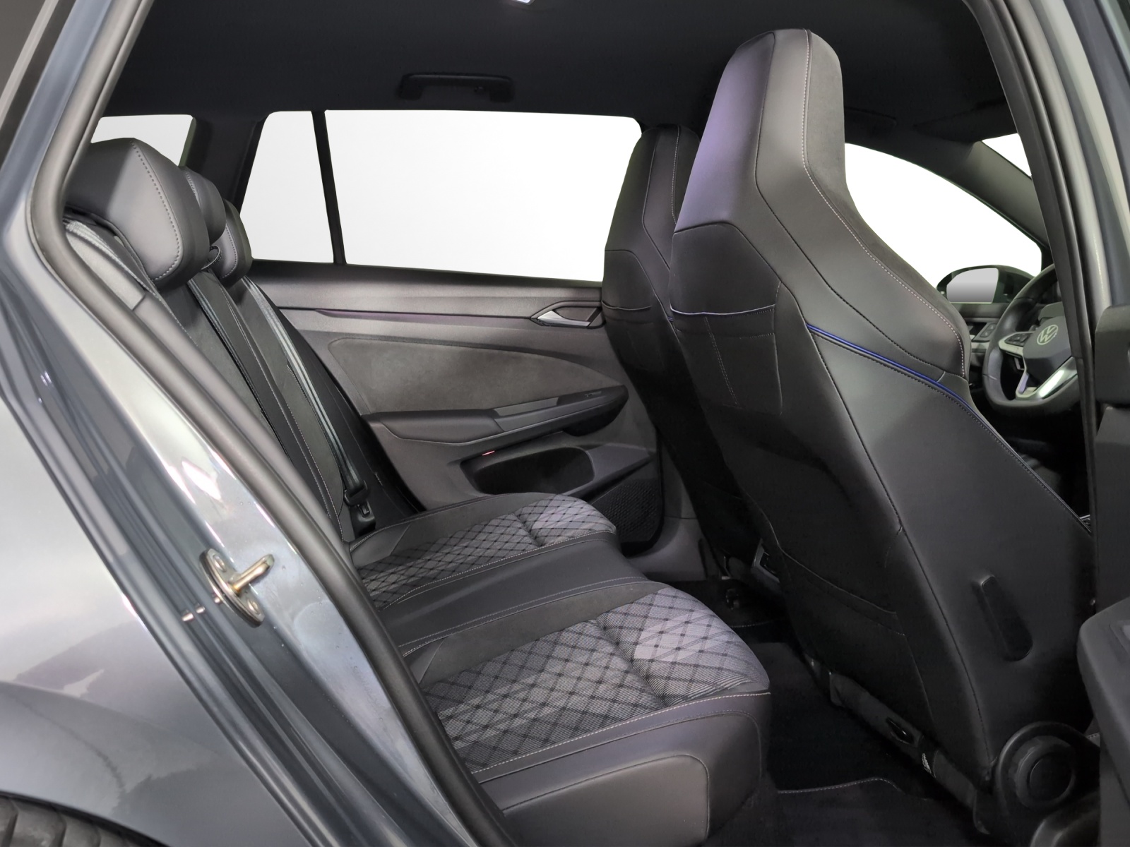 VW Golf Variant 2.0 TSI R-Line DSG 4 Motion-image-8