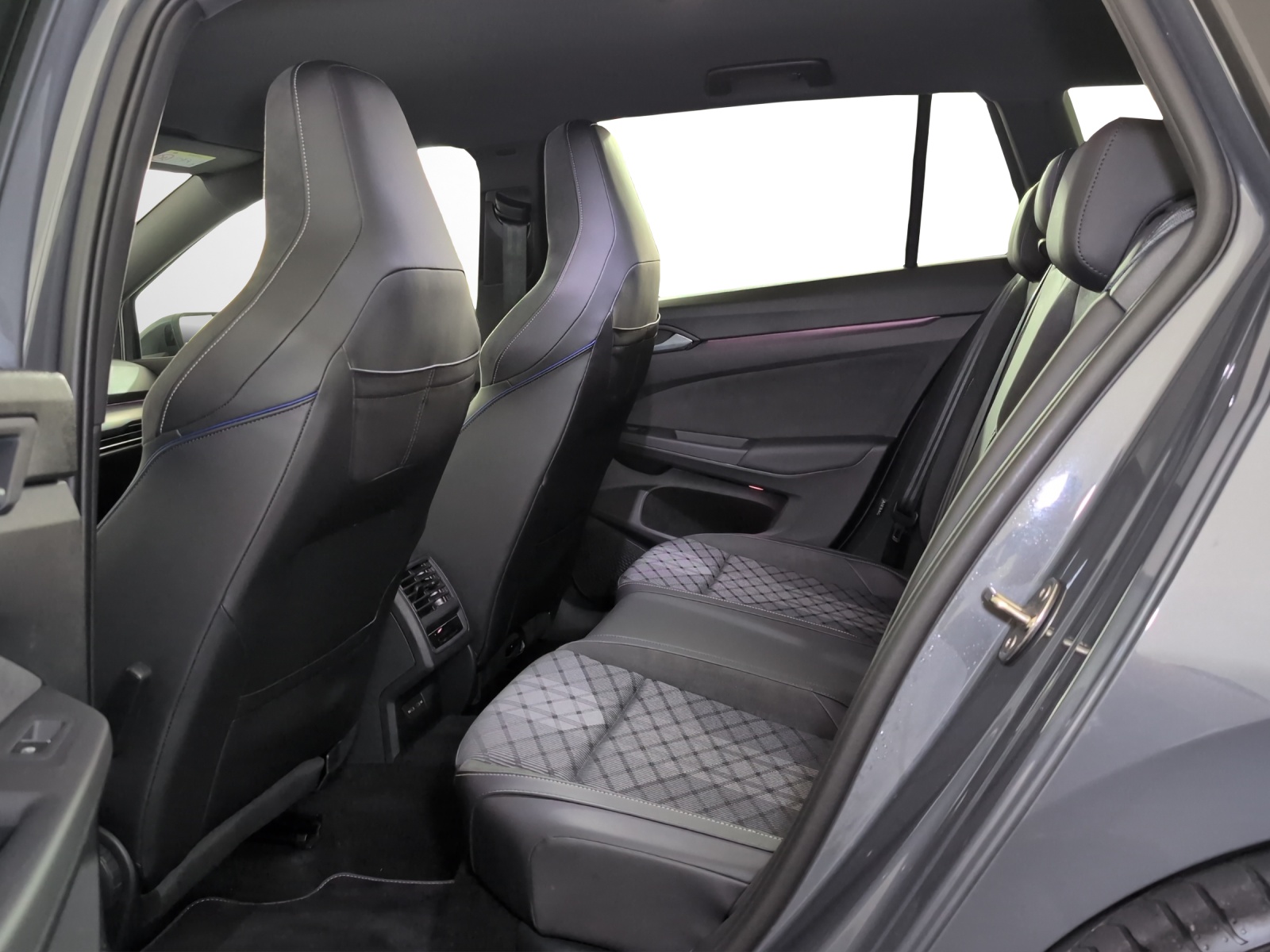 VW Golf Variant 2.0 TSI R-Line DSG 4 Motion-image-7