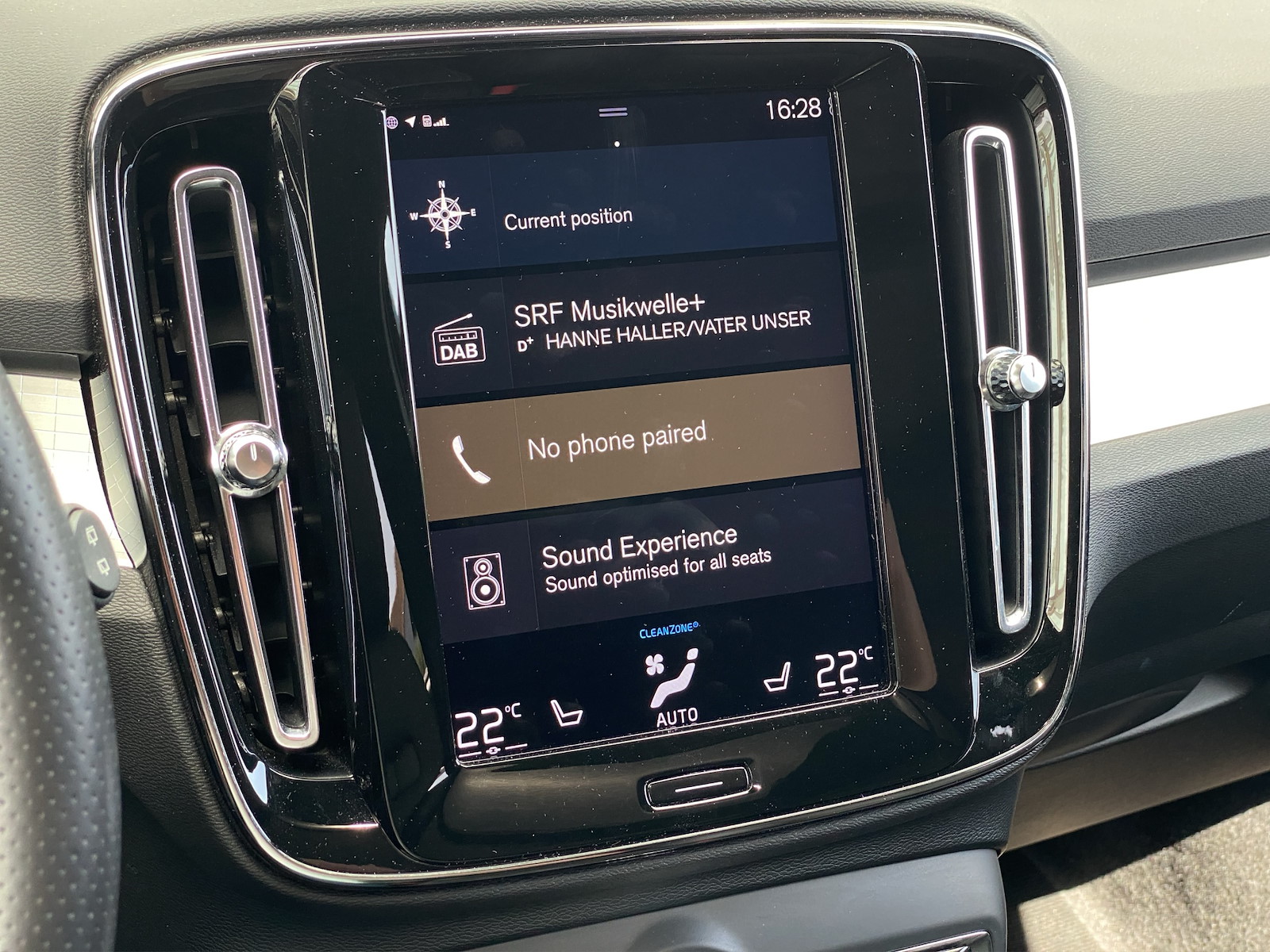 VOLVO XC40 2.0 D4 Momentum AWD-image-13