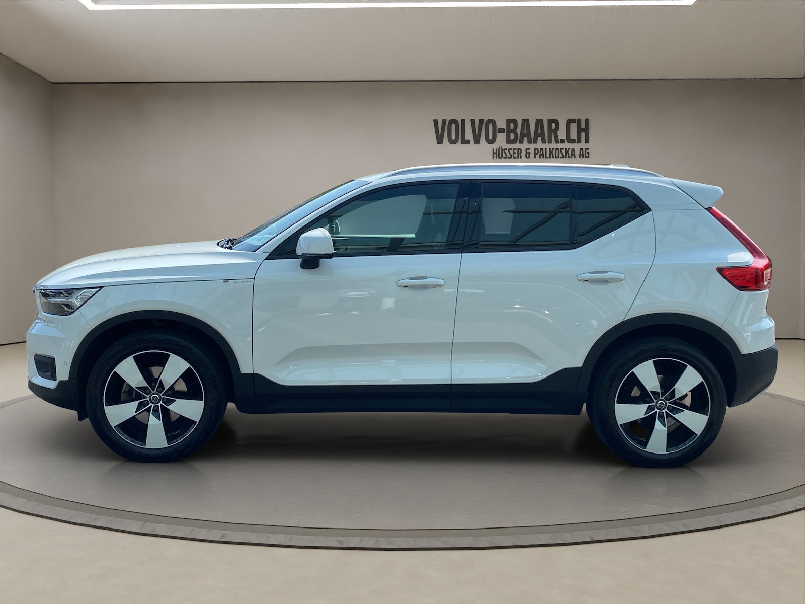 VOLVO XC40 2.0 D4 Momentum AWD-image-1