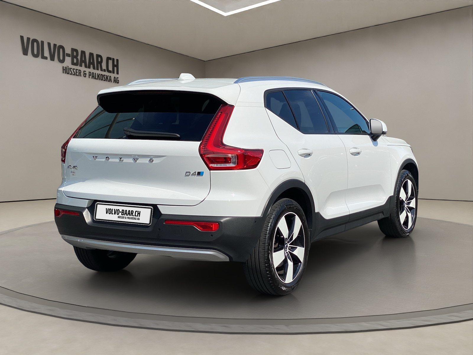 VOLVO XC40 2.0 D4 Momentum AWD-image-4