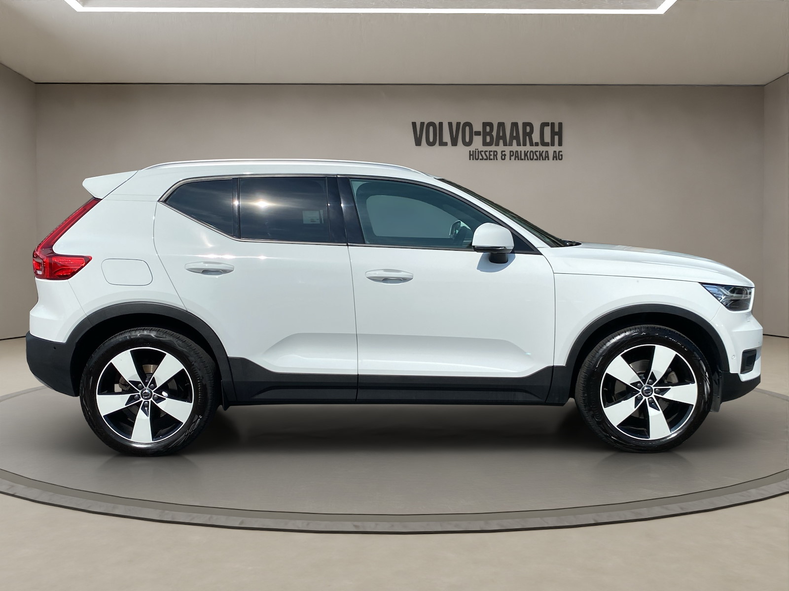 VOLVO XC40 2.0 D4 Momentum AWD-image-5